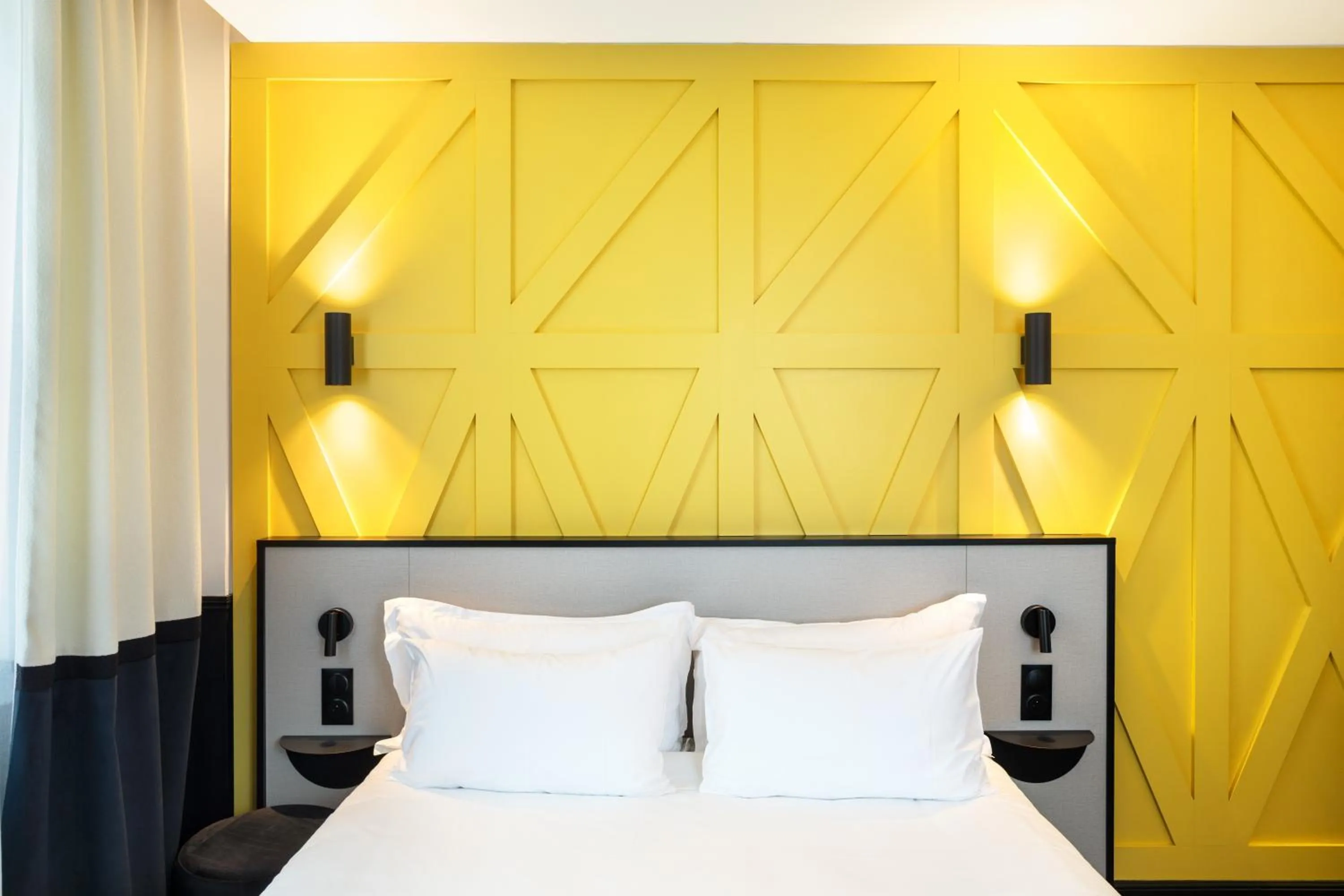 Bedroom, Bed in Logis Hotel Darcy Dijon Centre