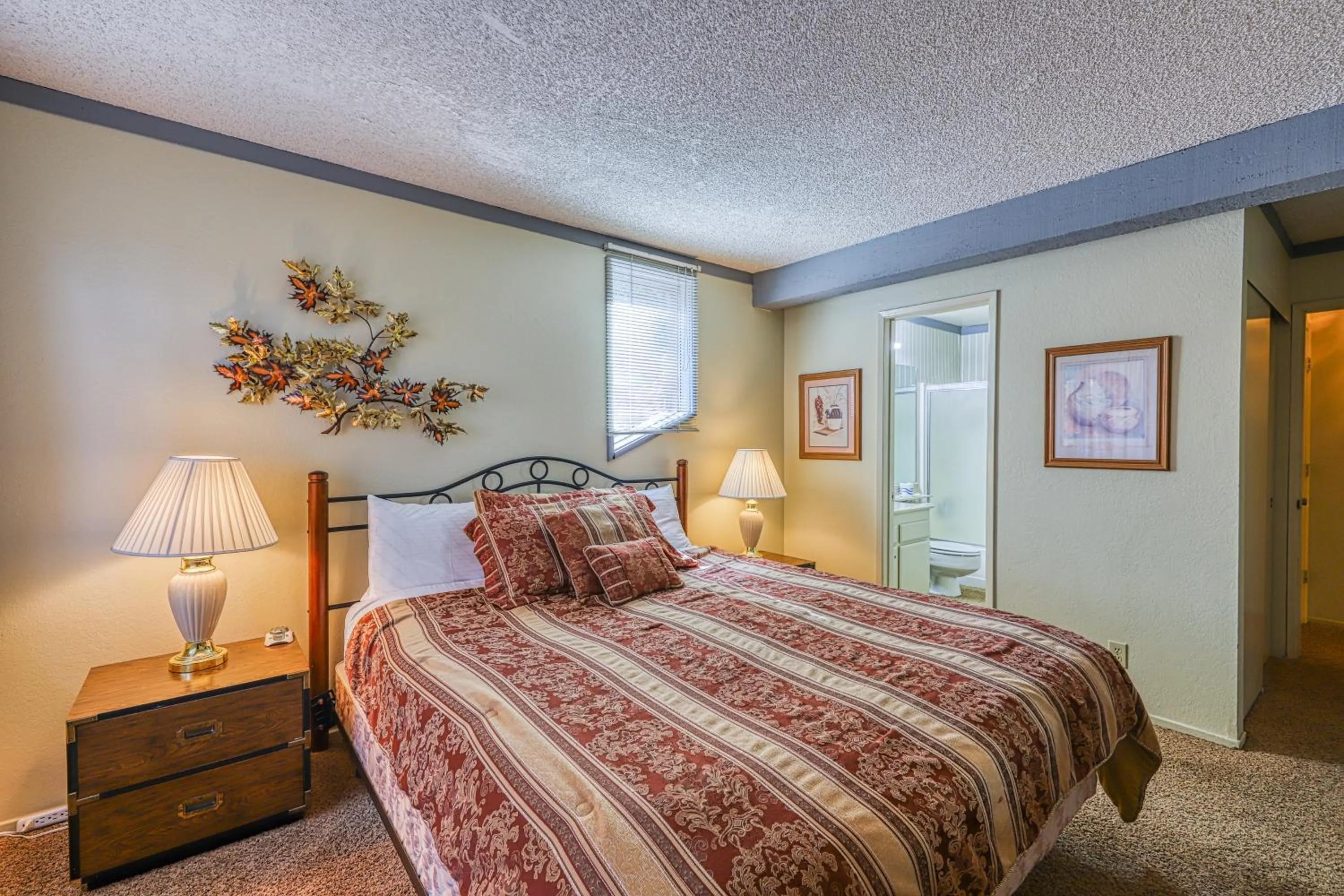 Bed in Mammoth Ski & Racquet 124