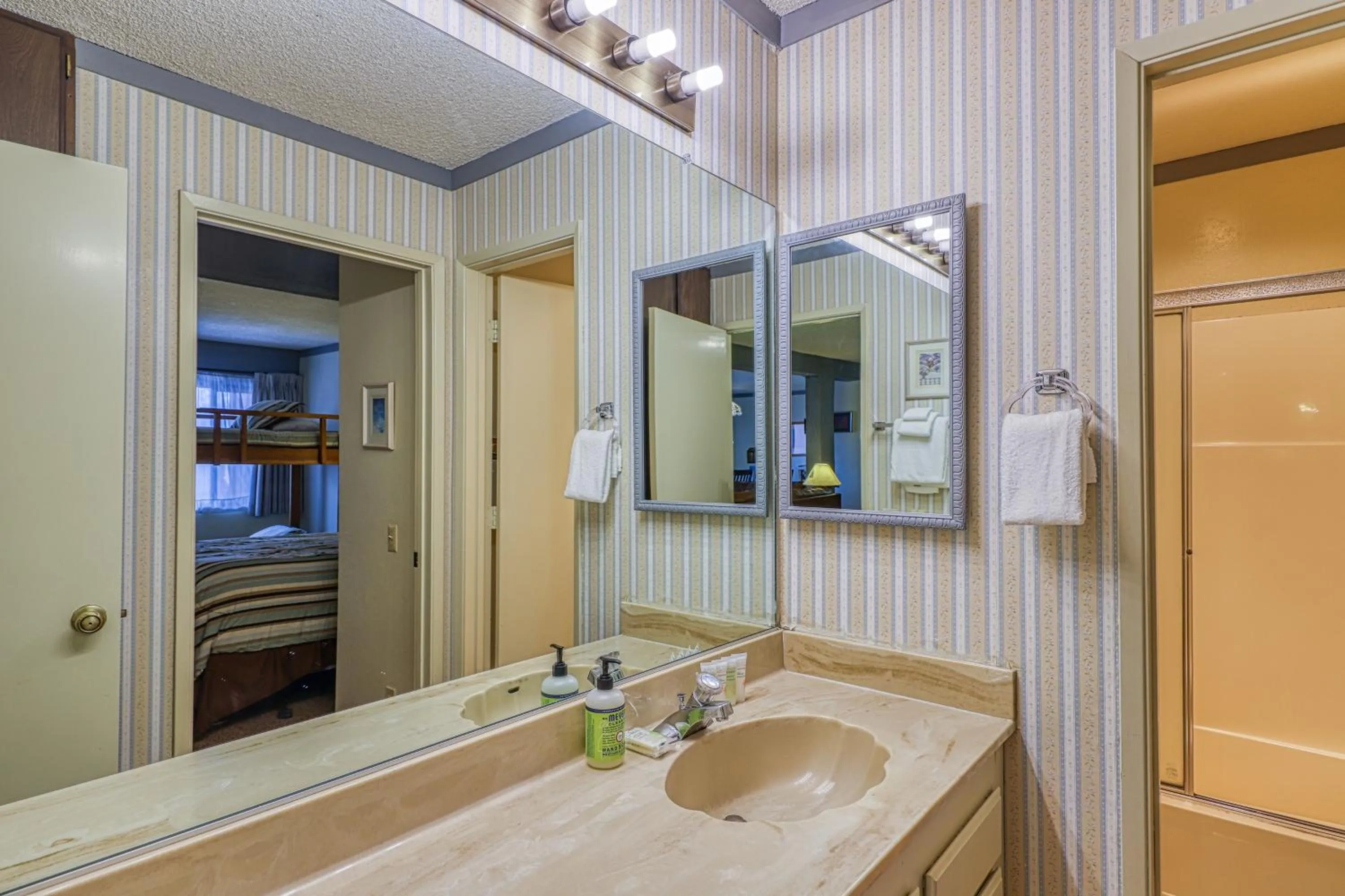 Mammoth Ski & Racquet 124