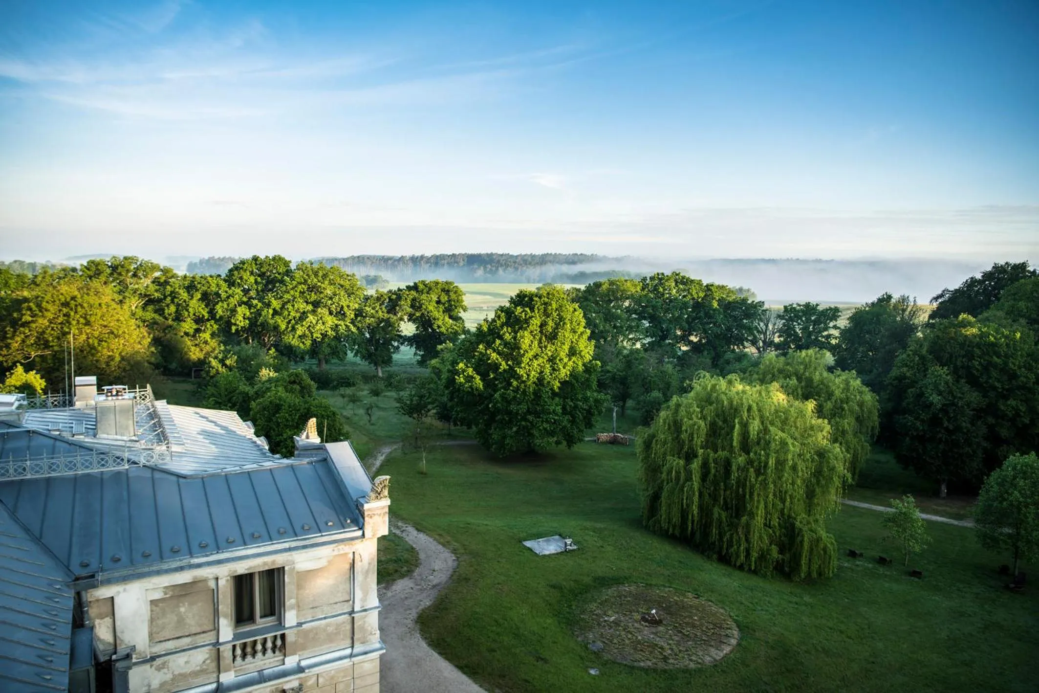 Garden view in Schloss Kaarz mit Park