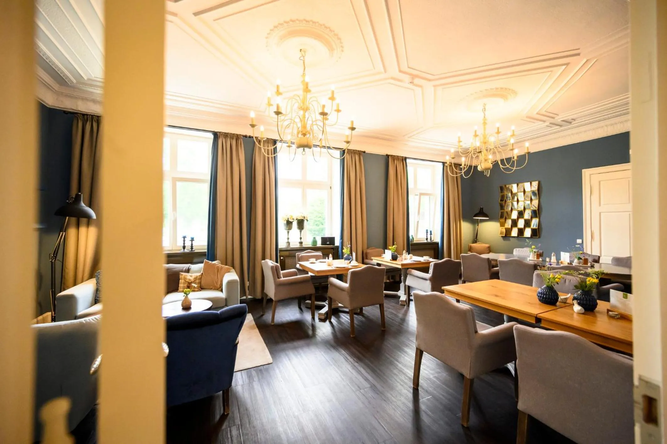 Restaurant/places to eat in Schloss Kaarz mit Park