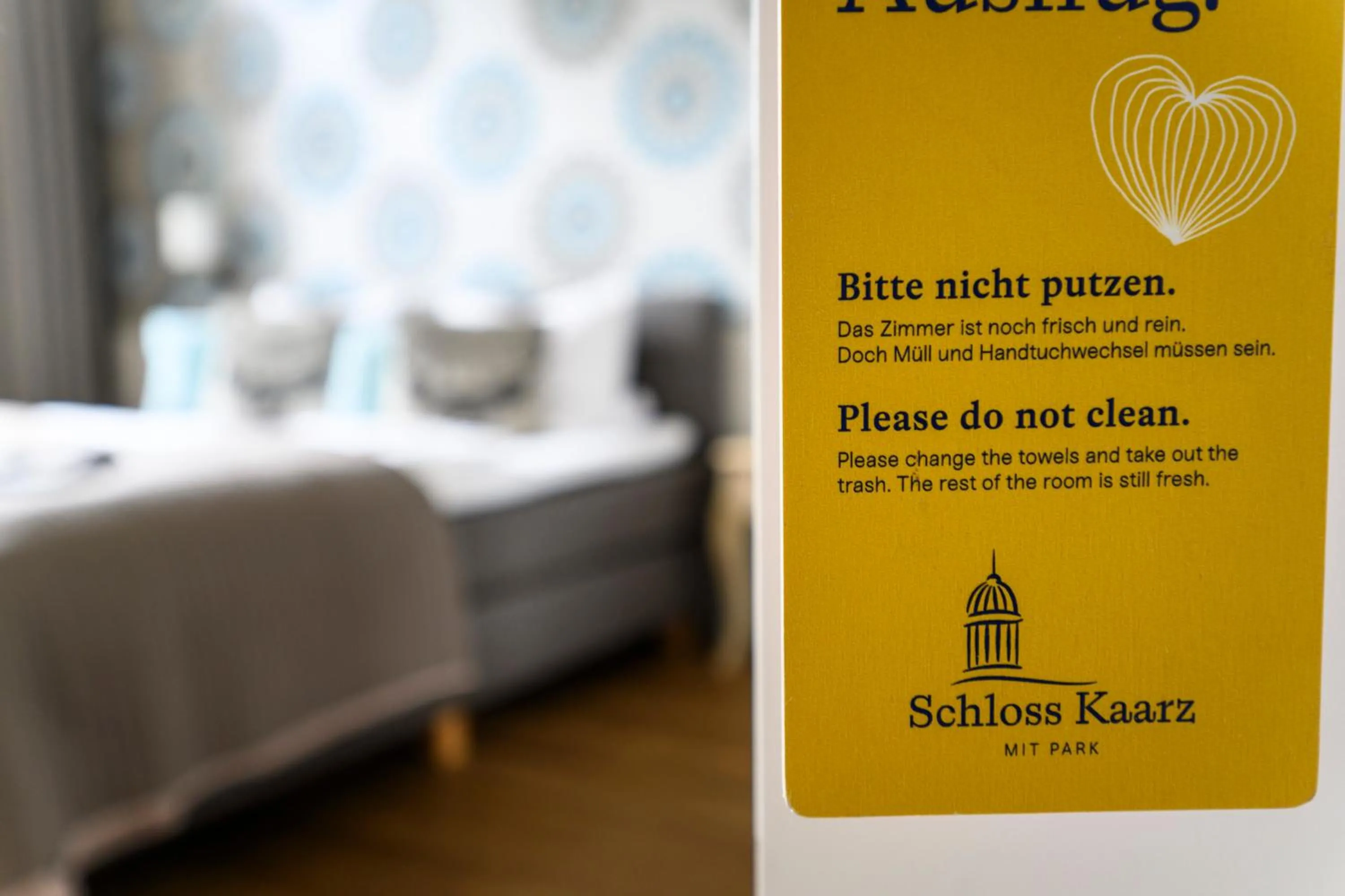 room service, Bed in Schloss Kaarz mit Park