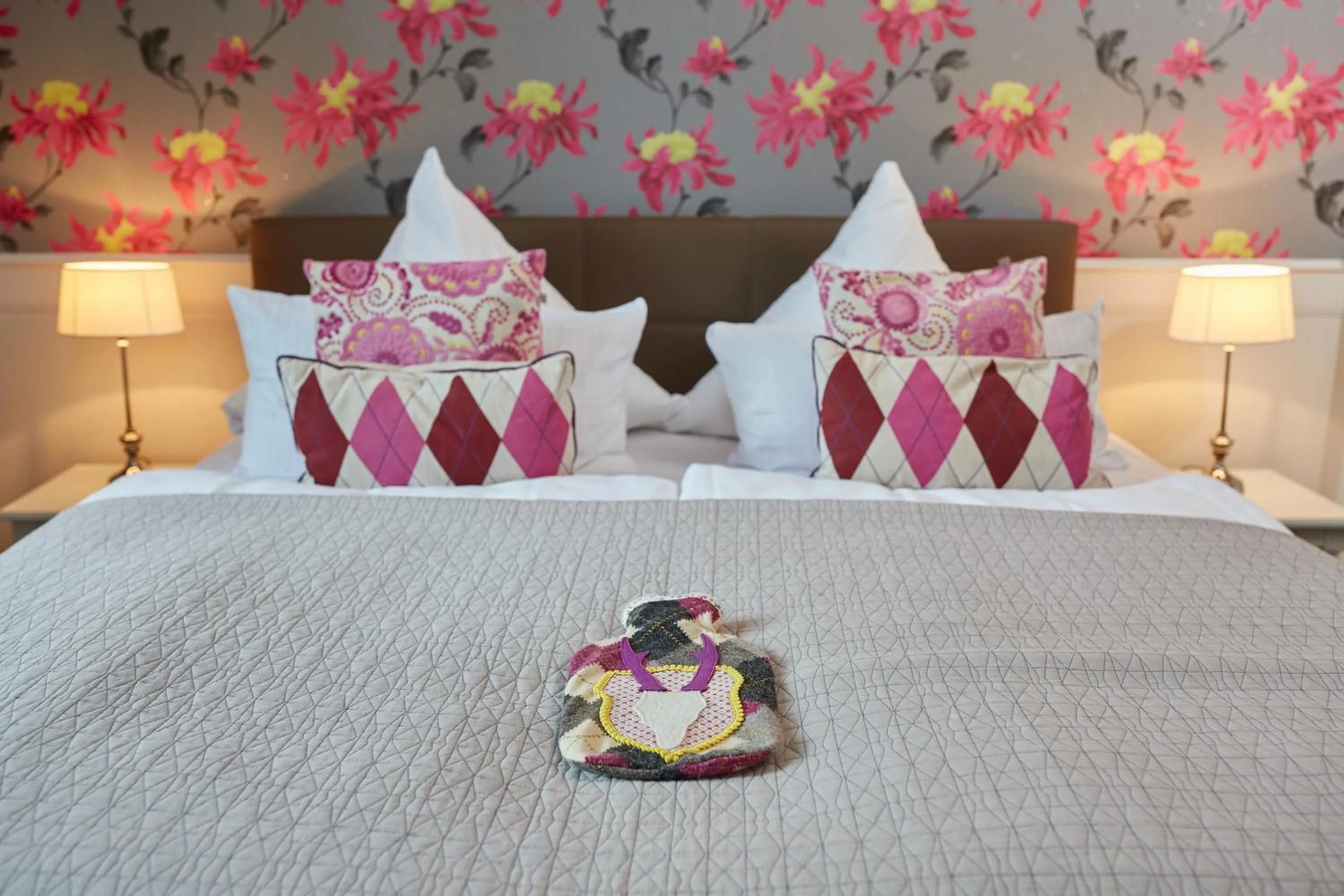 Decorative detail, Bed in Schloss Kaarz mit Park