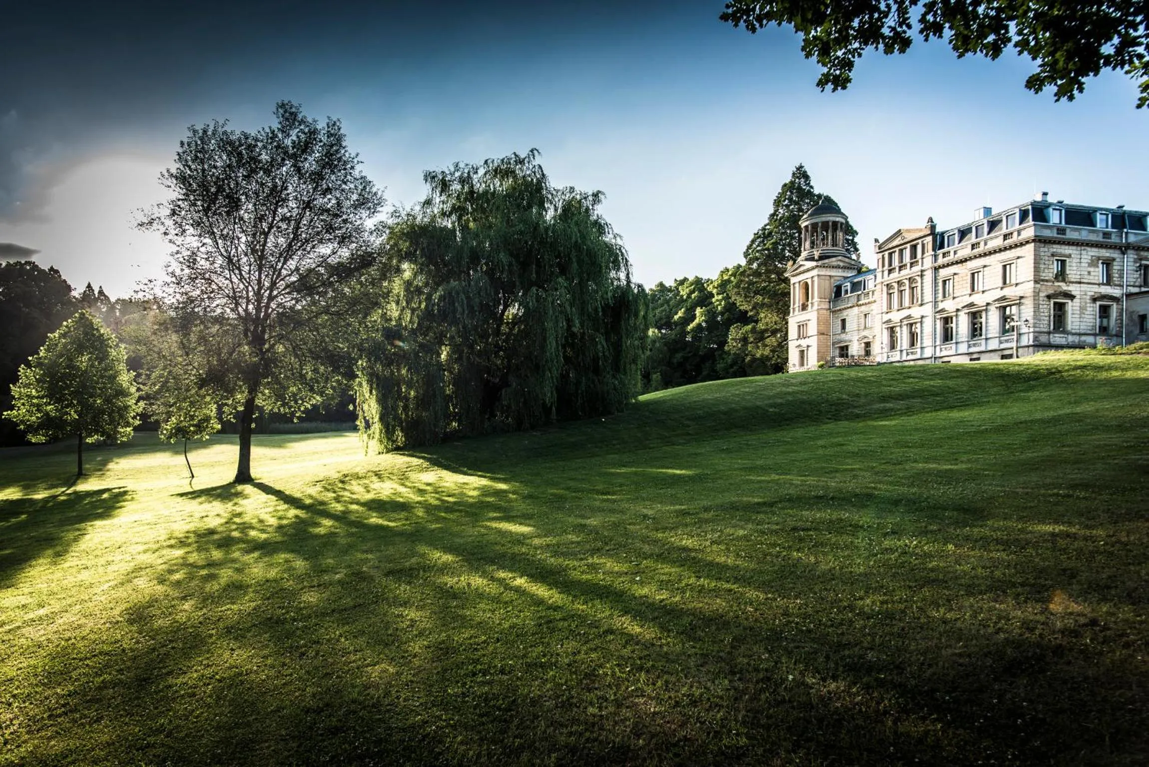 Property building in Schloss Kaarz mit Park