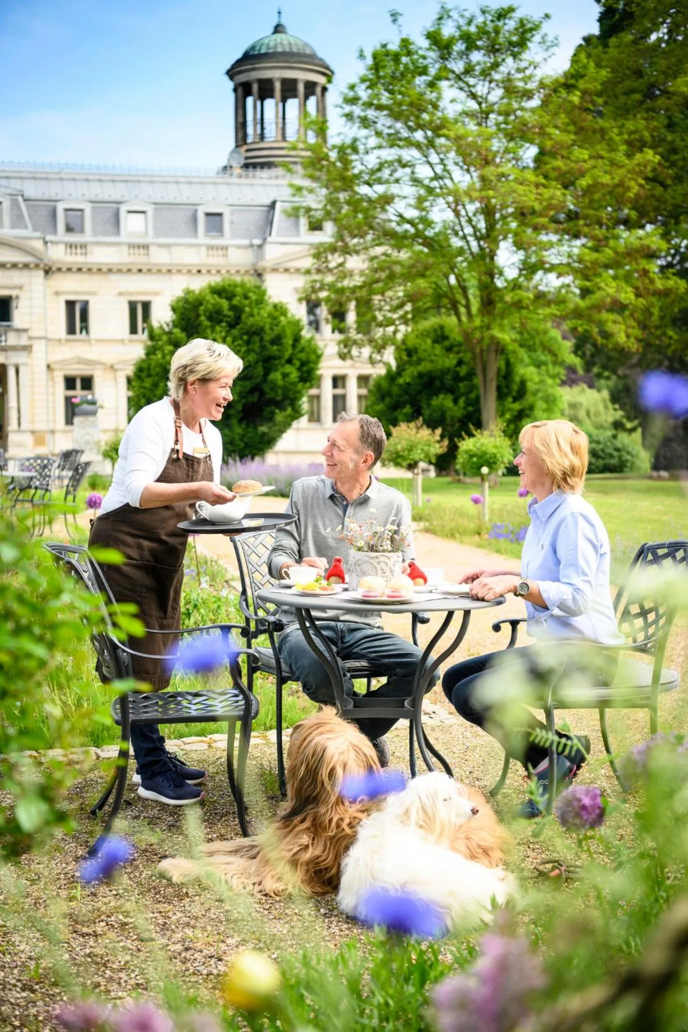 Restaurant/places to eat in Schloss Kaarz mit Park