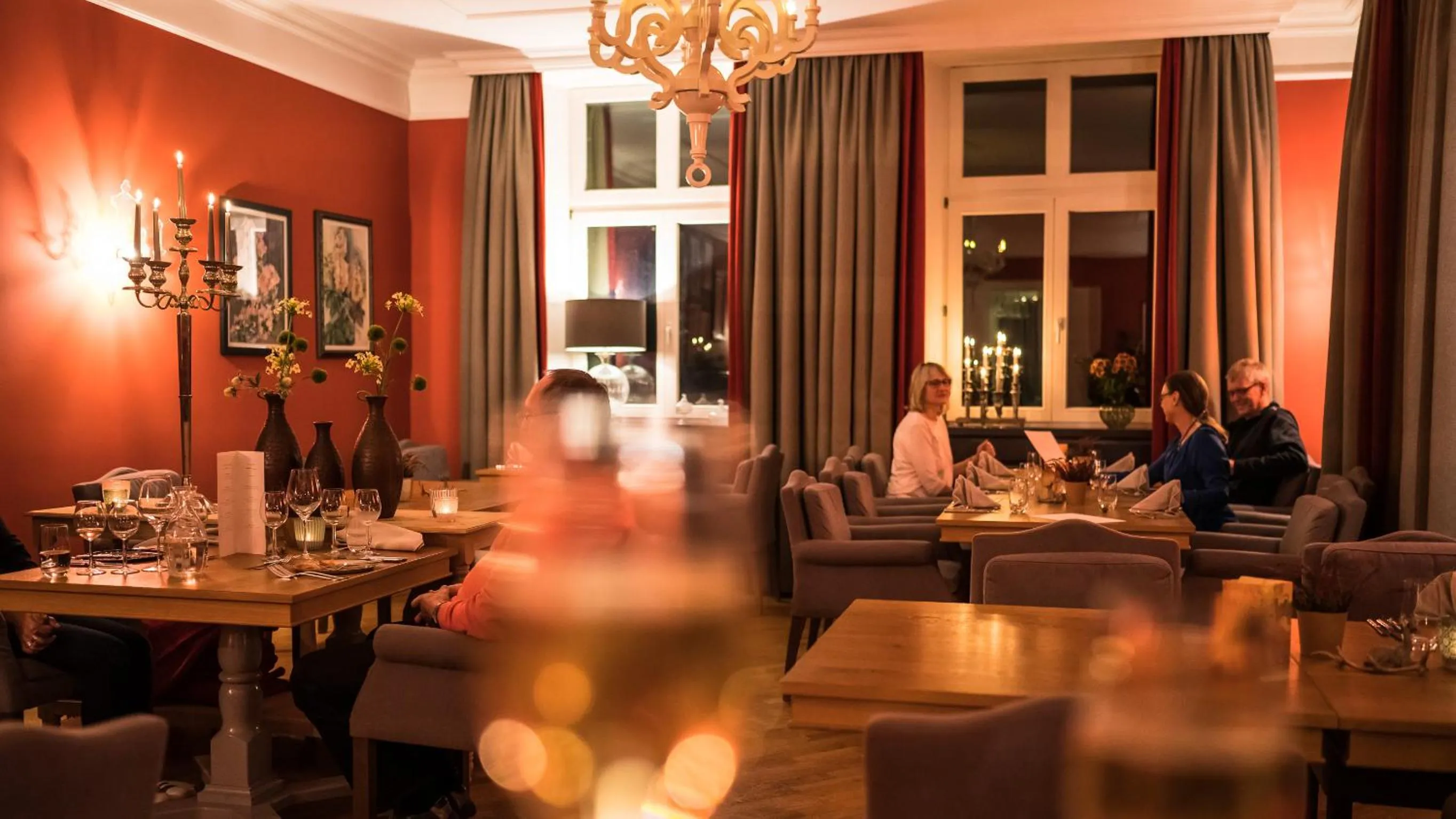 Restaurant/places to eat in Schloss Kaarz mit Park