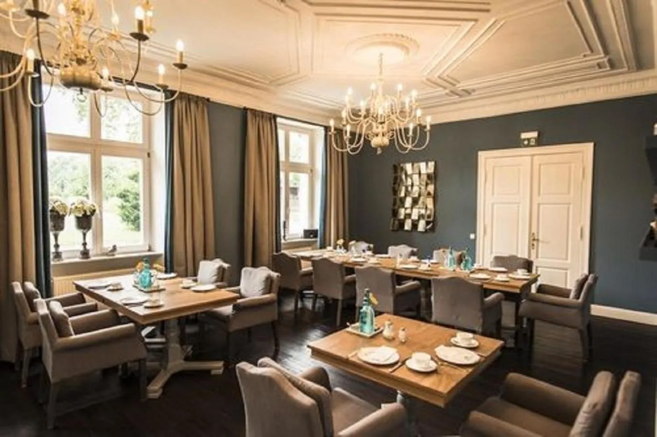 Restaurant/places to eat in Schloss Kaarz mit Park