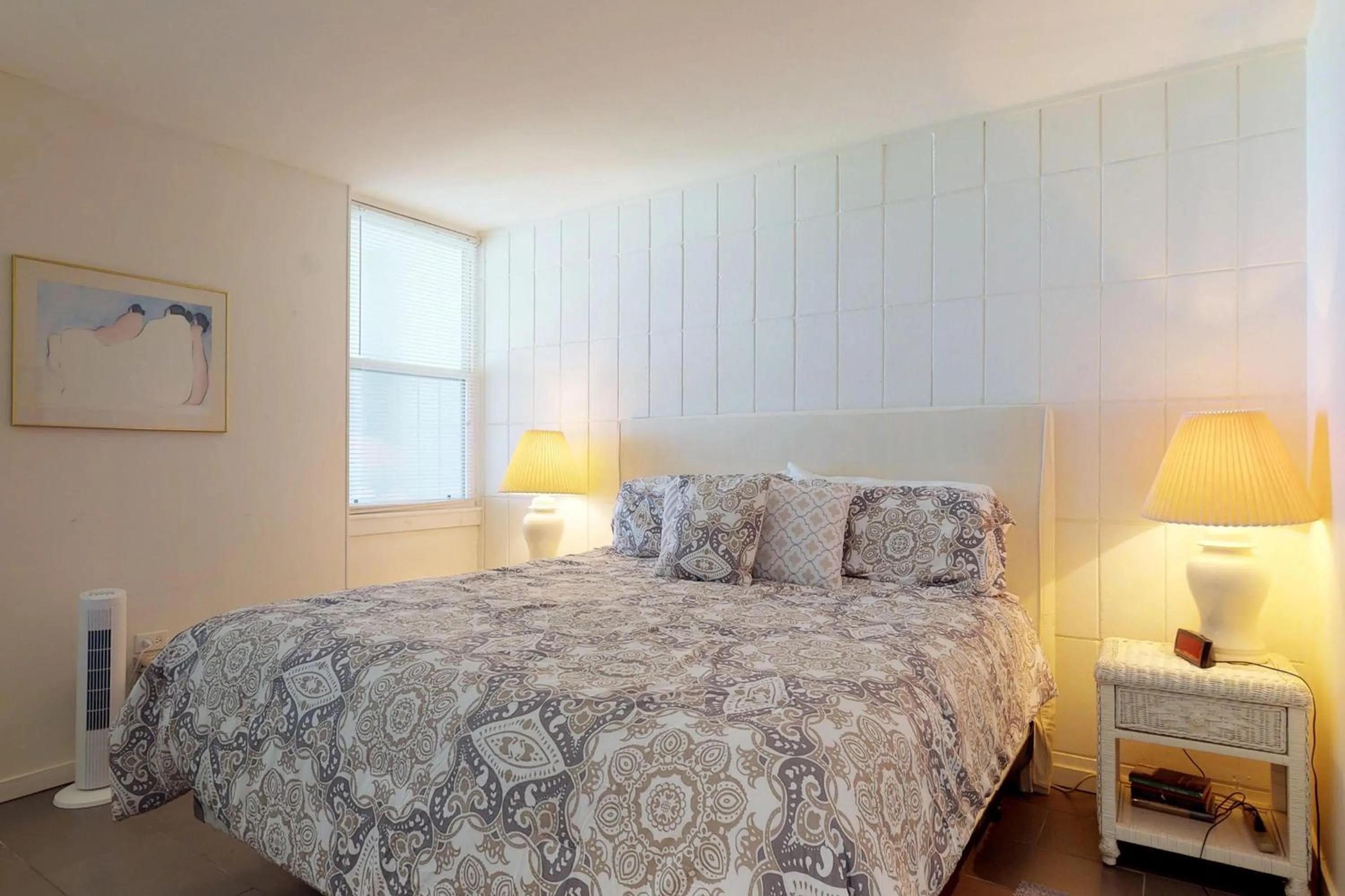 Bed in La Playa Condominium 209