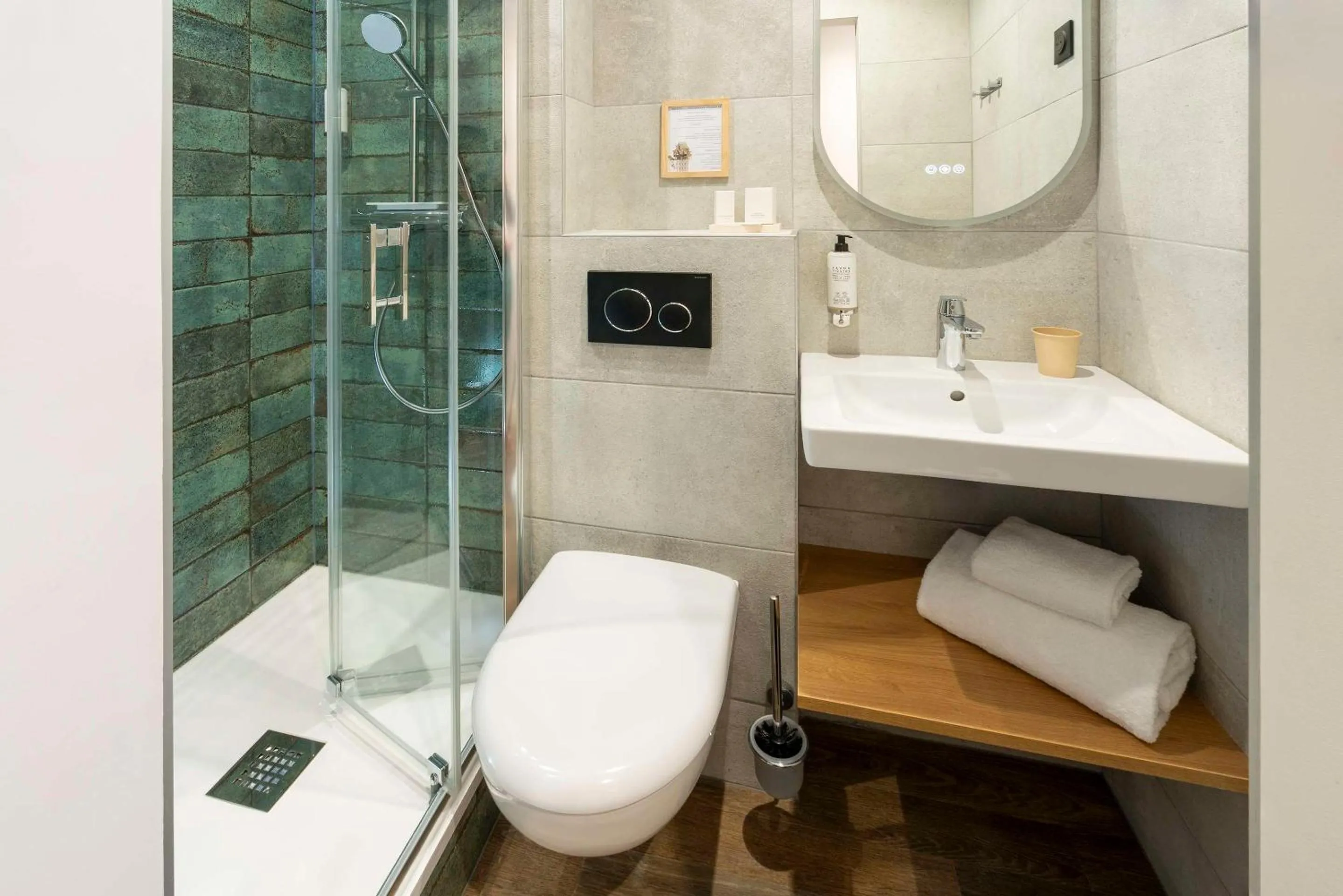 Bathroom in Hotel Apolonia Paris Mouffetard, Sure Hotel Collection by Best Western