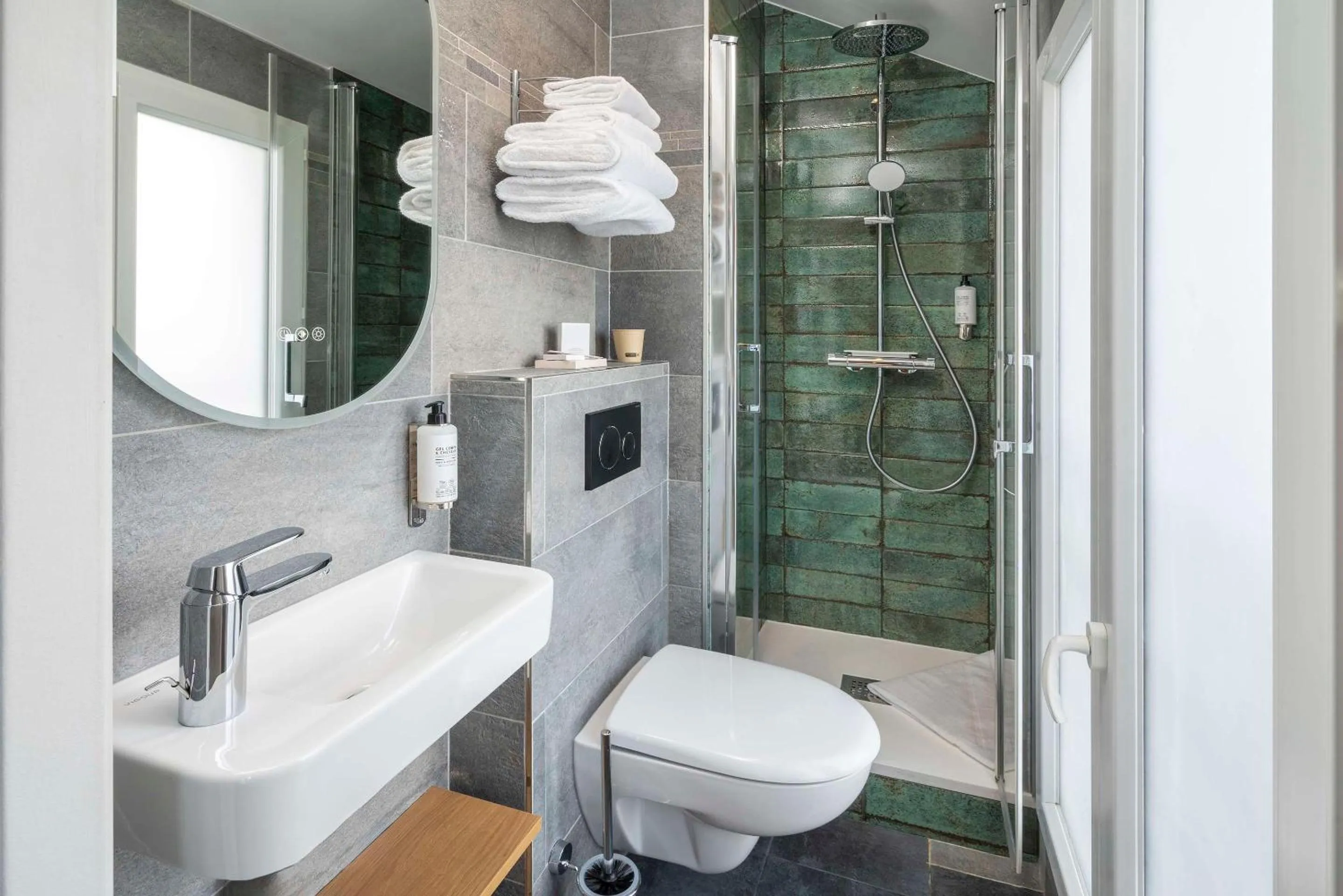 Bathroom in Hotel Apolonia Paris Mouffetard, Sure Hotel Collection by Best Western