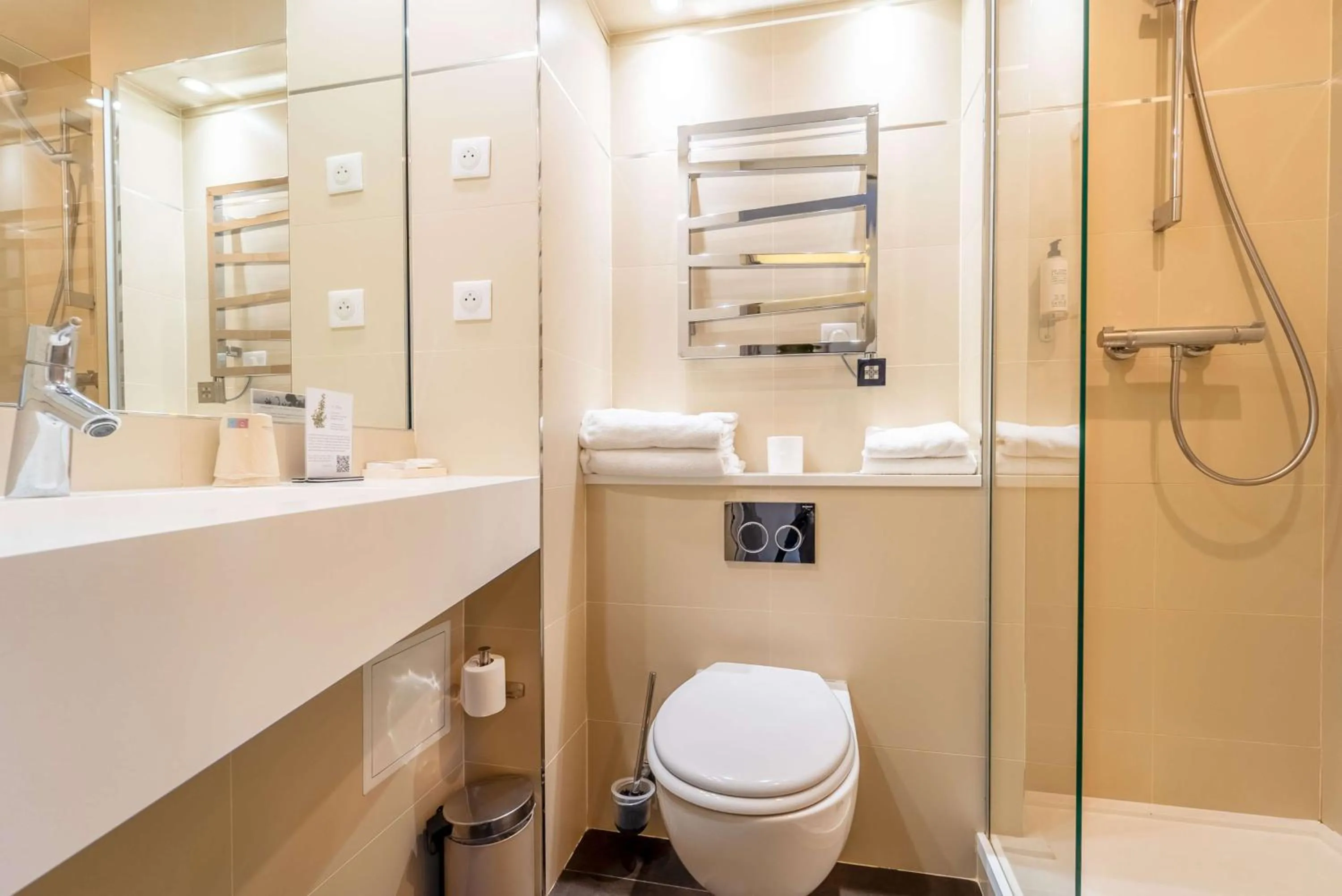 Bathroom in Hotel Apolonia Paris Mouffetard, Sure Hotel Collection by Best Western