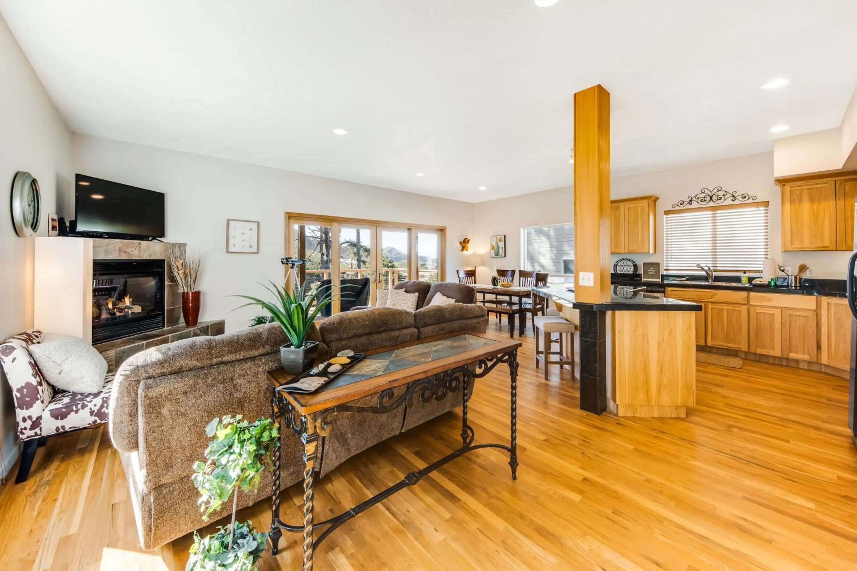 Yaquina Lighthouse View Beach Home