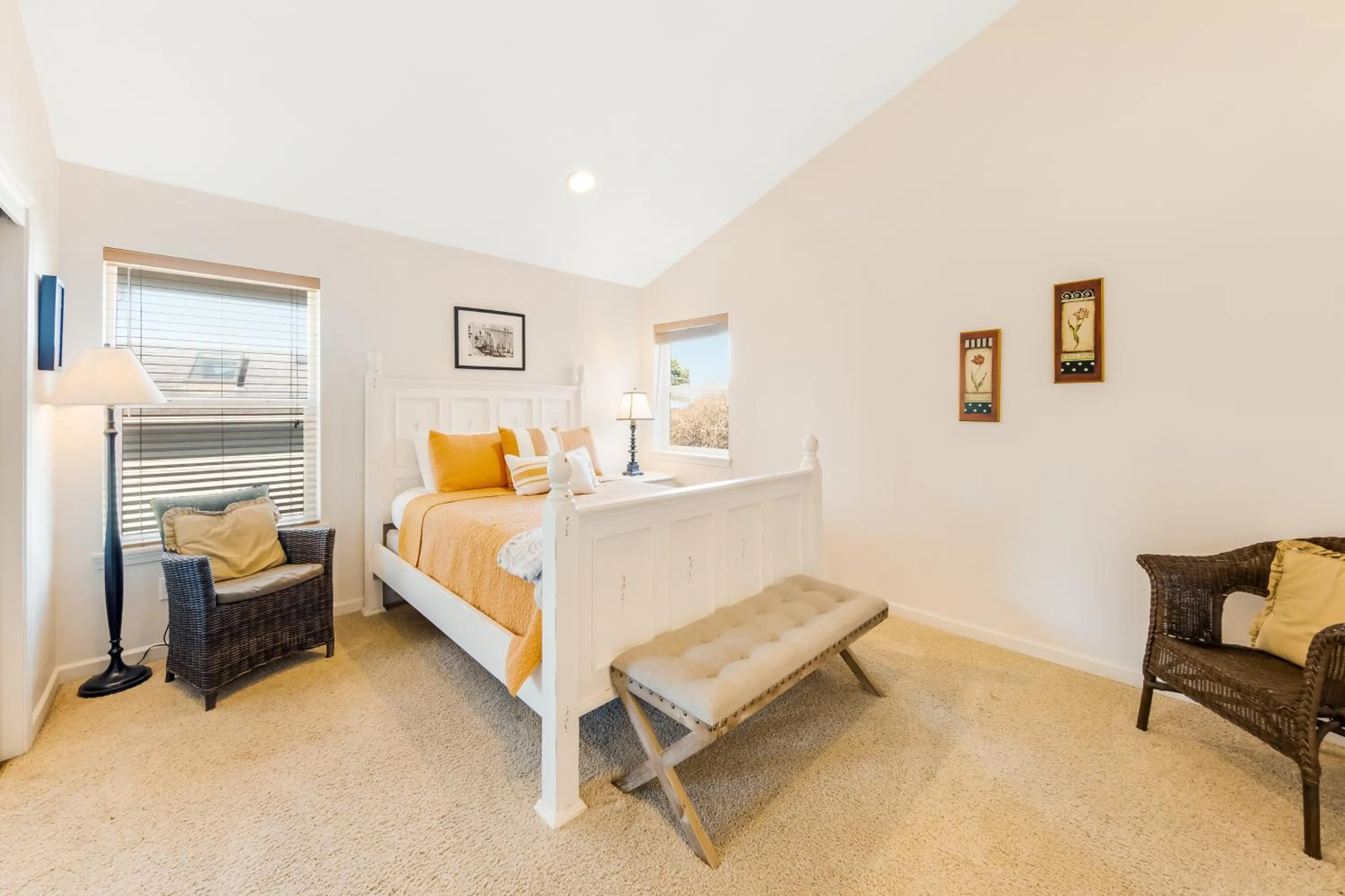 Bed in Yaquina Lighthouse View Beach Home