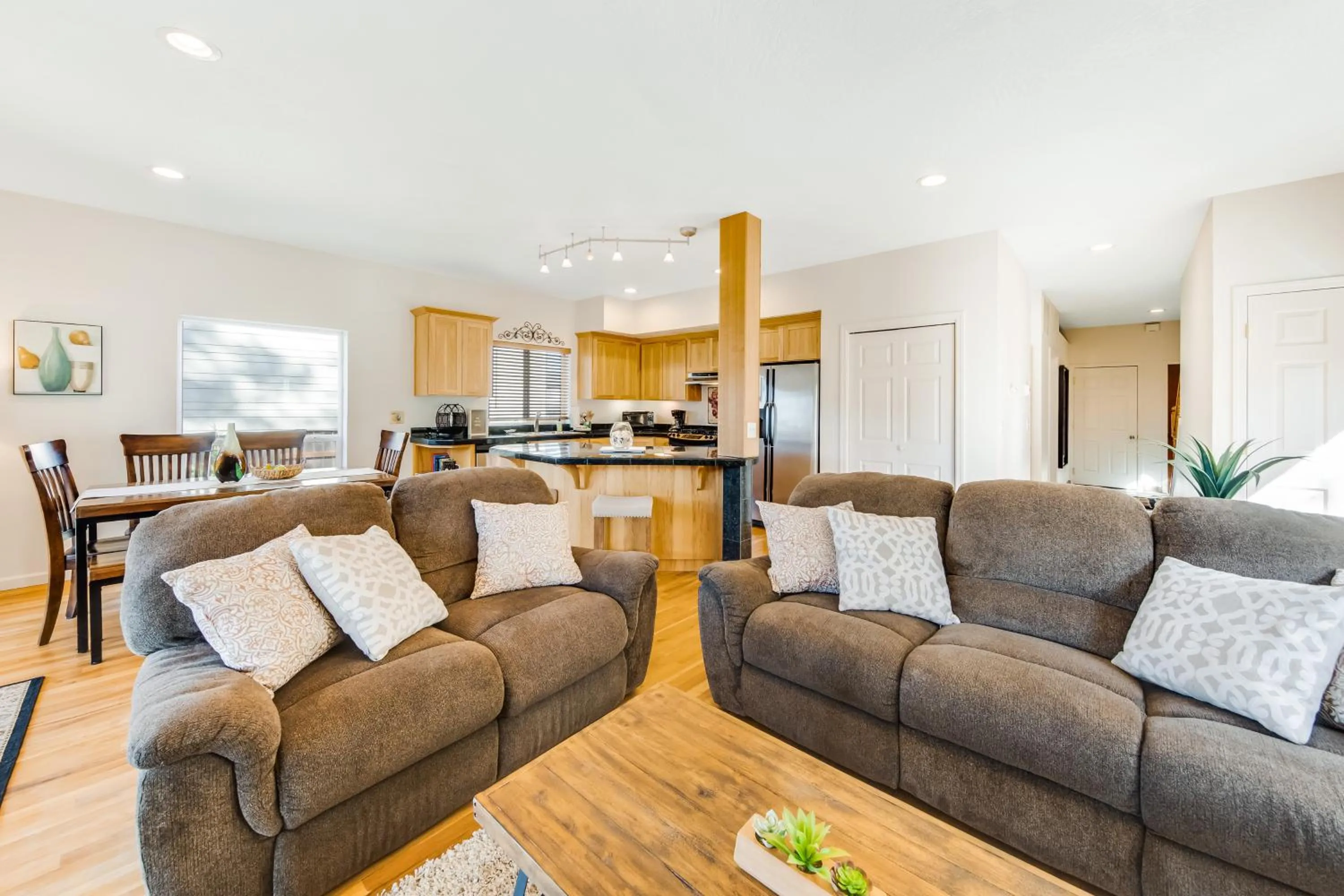 Yaquina Lighthouse View Beach Home