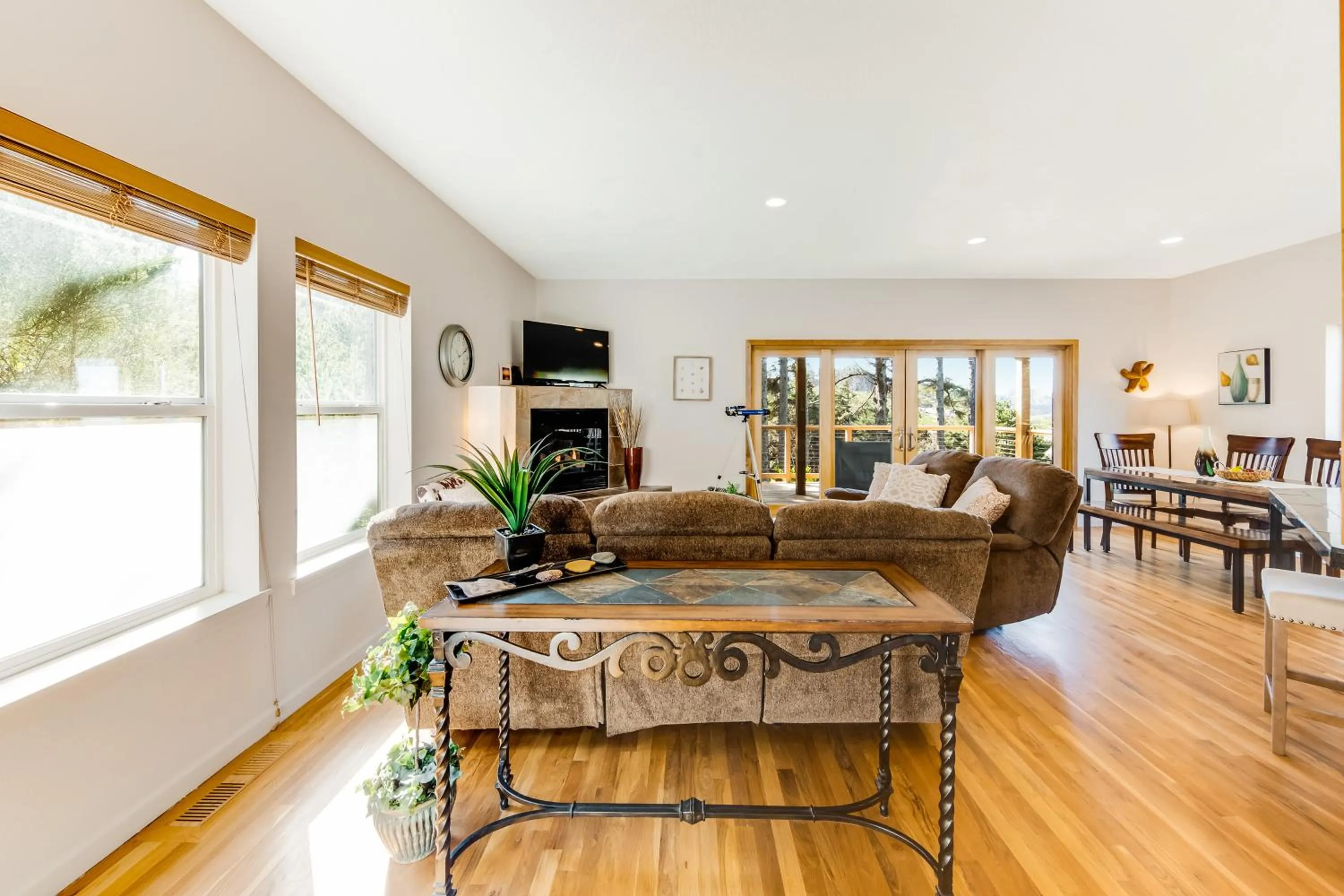 Yaquina Lighthouse View Beach Home