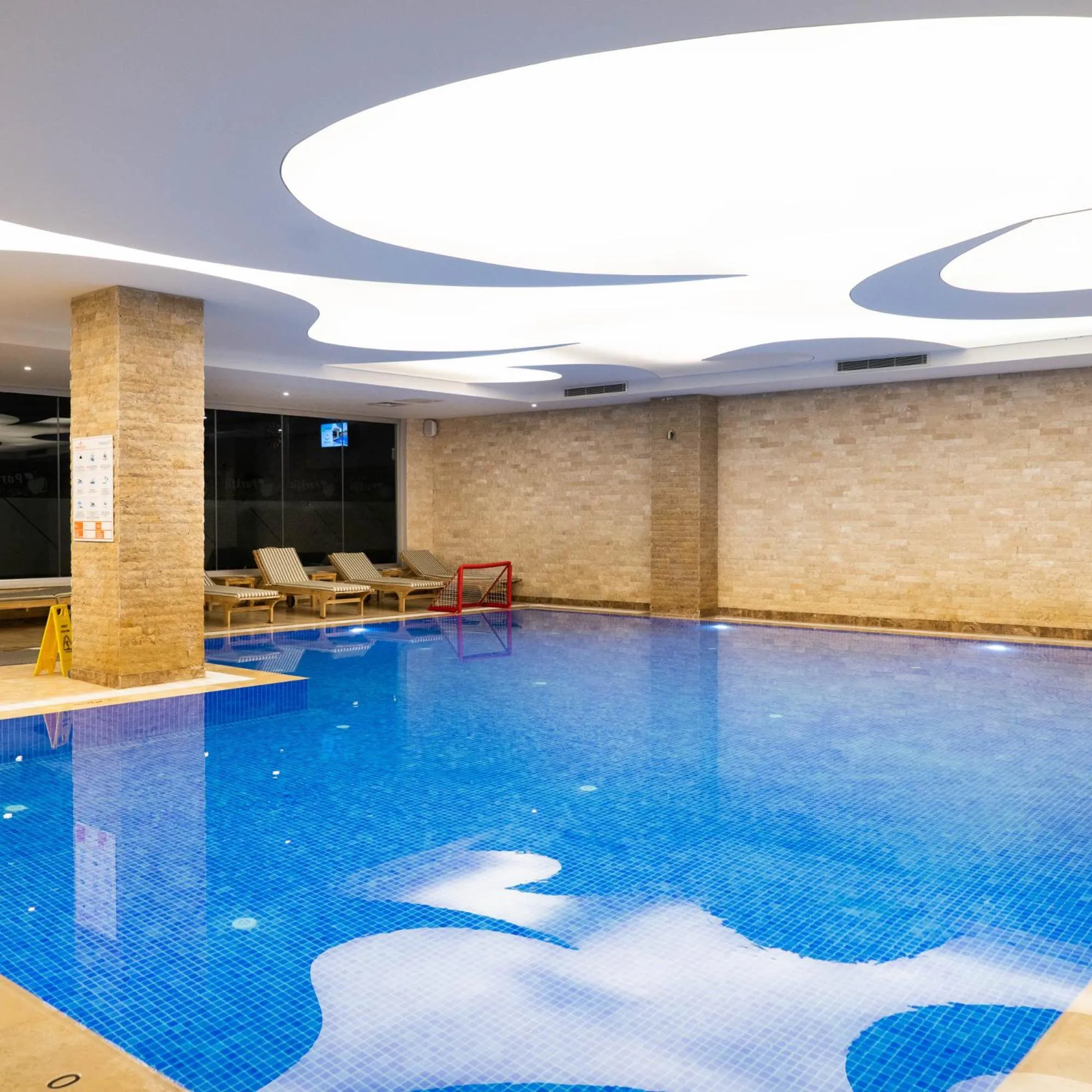 Swimming pool in Demircioğlu Park Hotel
