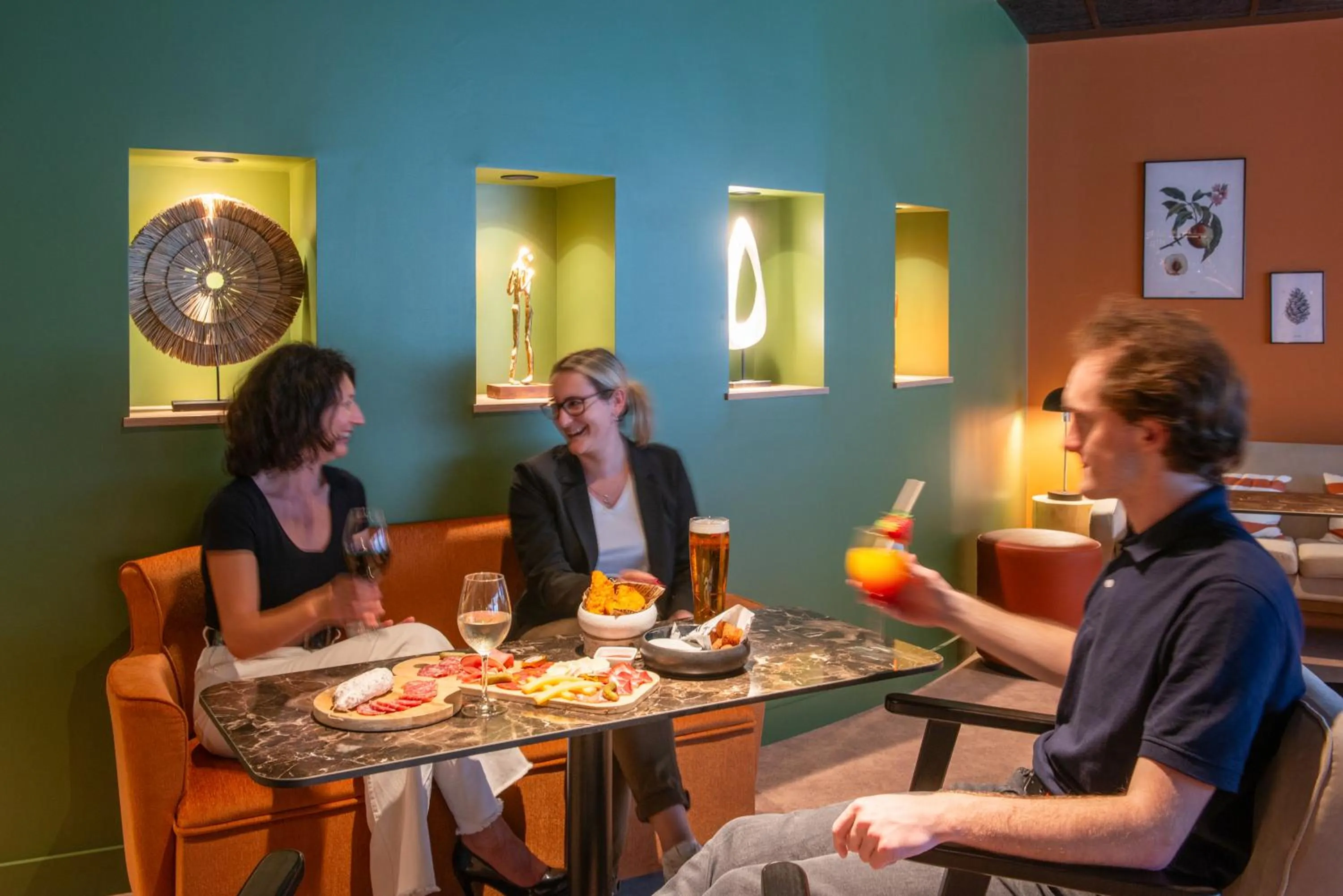 Communal lounge/ TV room in The Originals City, Hôtel Alteora, Poitiers Site du Futuroscope