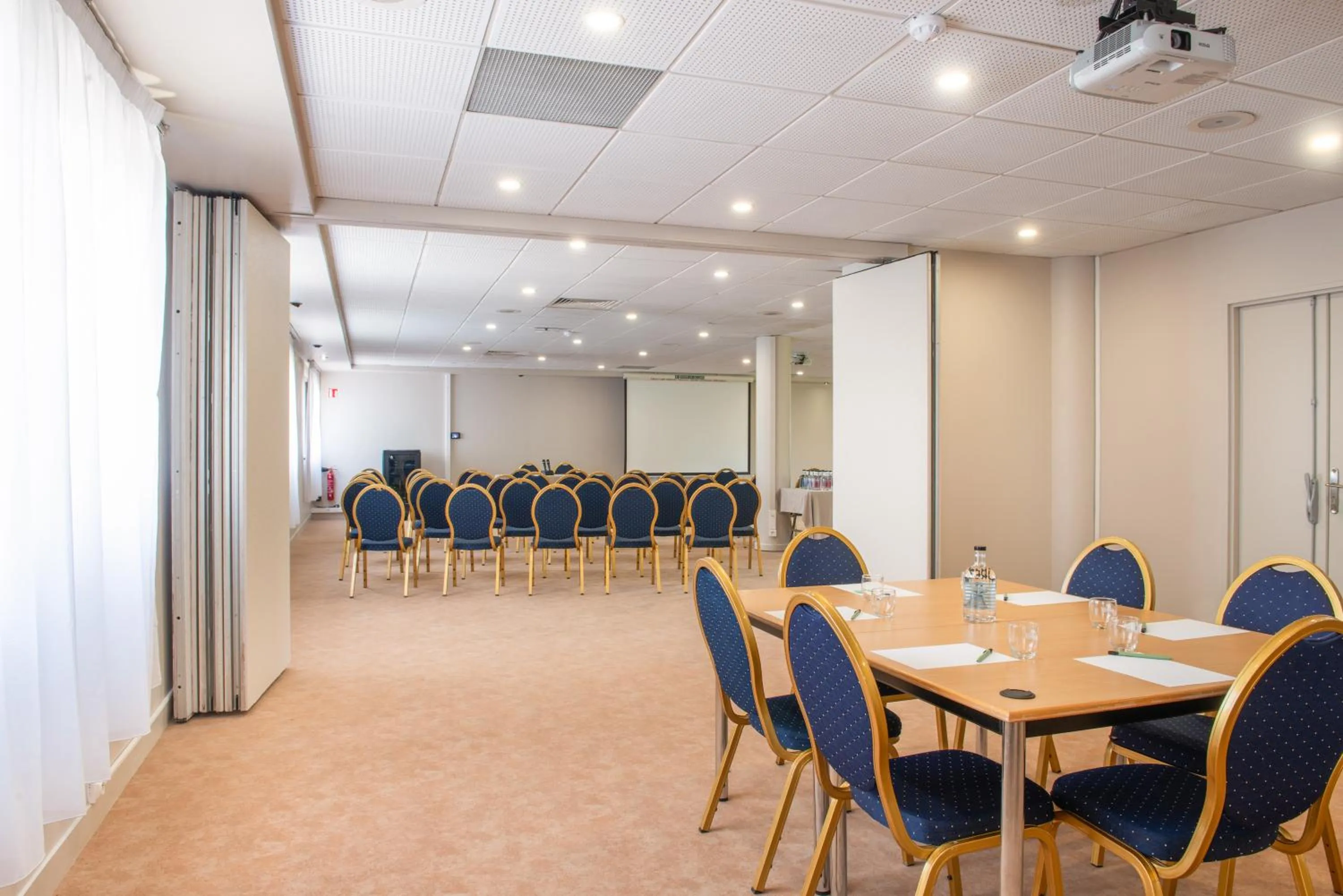 Meeting/conference room in The Originals City, Hôtel Alteora, Poitiers Site du Futuroscope