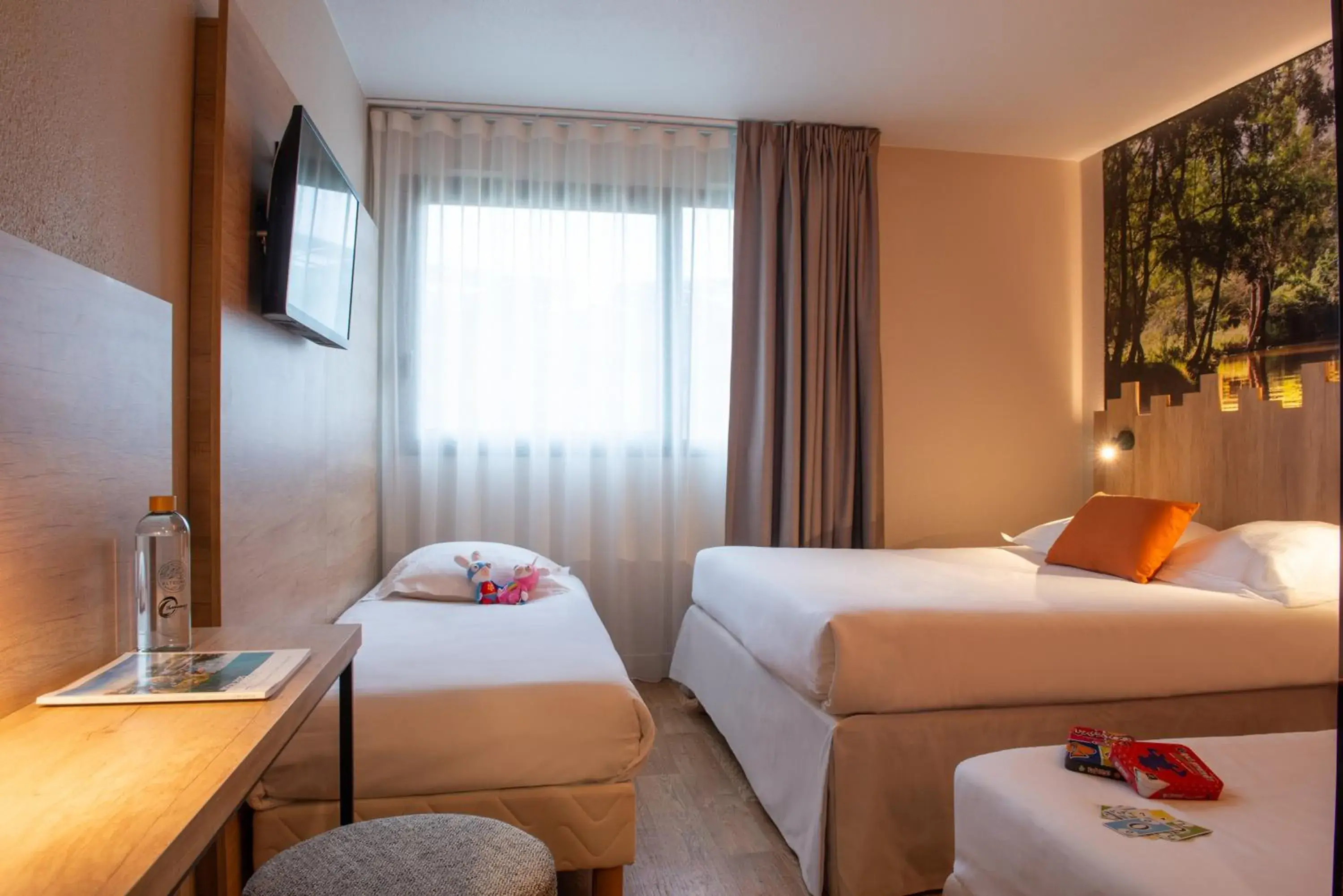 Classic Quadruple Room in The Originals City, Hôtel Alteora, Poitiers Site du Futuroscope Classic Quadruple Room in The Originals City, Hôtel Alteora, Poitiers Site du Futuroscope