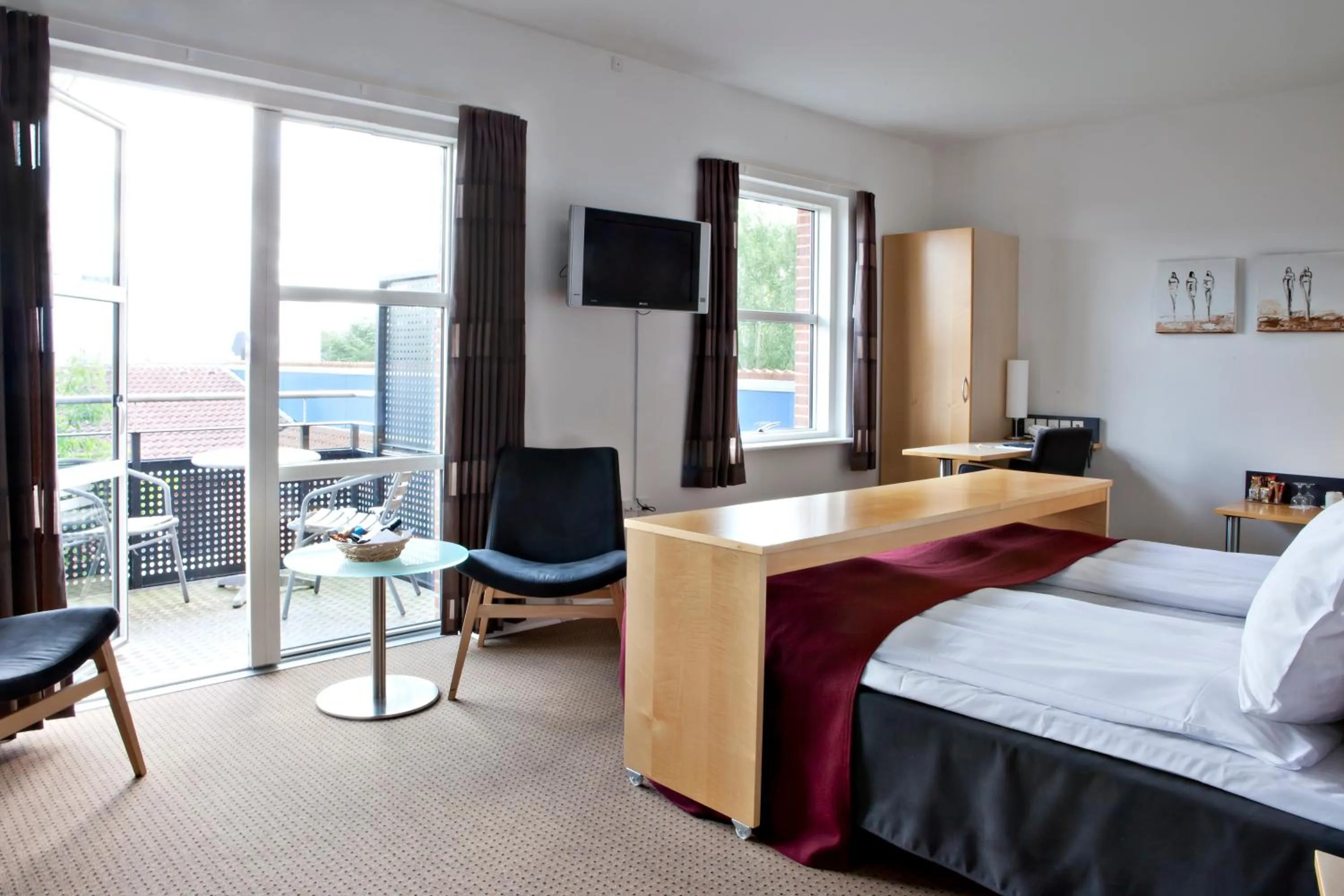 Communal lounge/ TV room, Bed in Best Western Hotel Hillerød