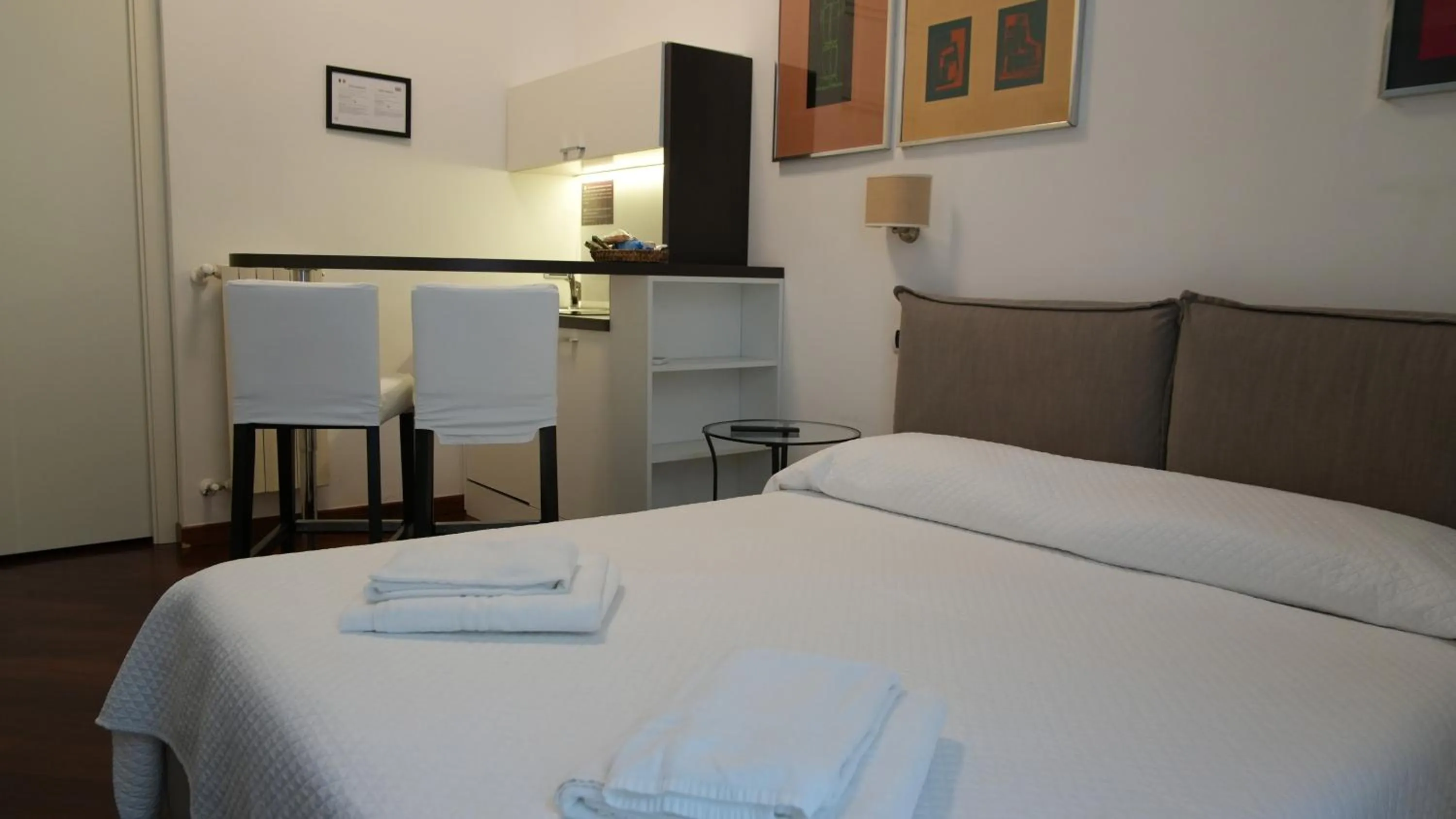 Photo of the whole room, Bed in Luca Giordano 142 B&B