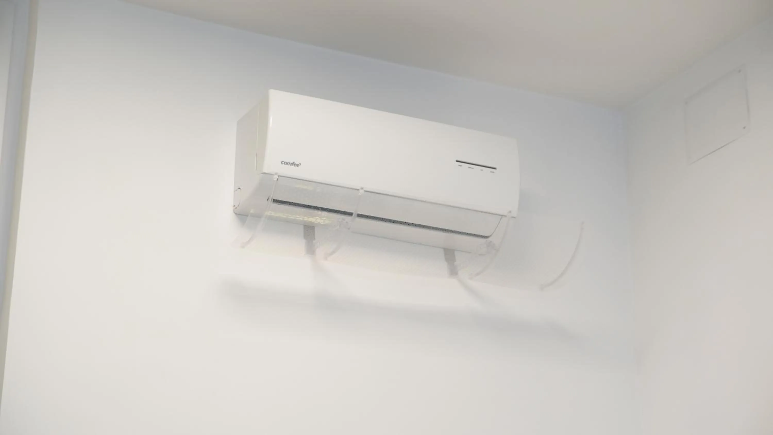 air conditioner in Luca Giordano 142 B&B