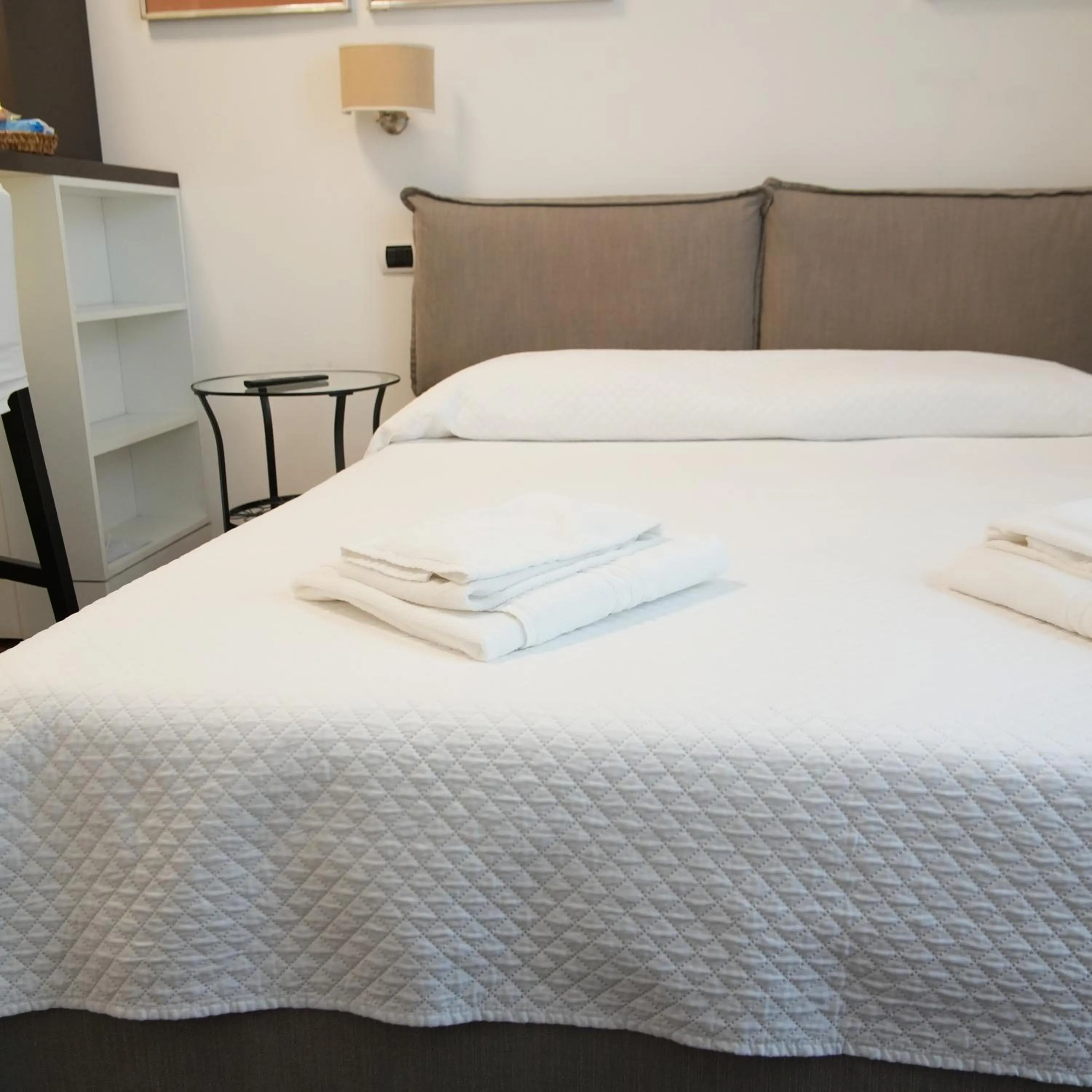 Photo of the whole room, Bed in Luca Giordano 142 B&B