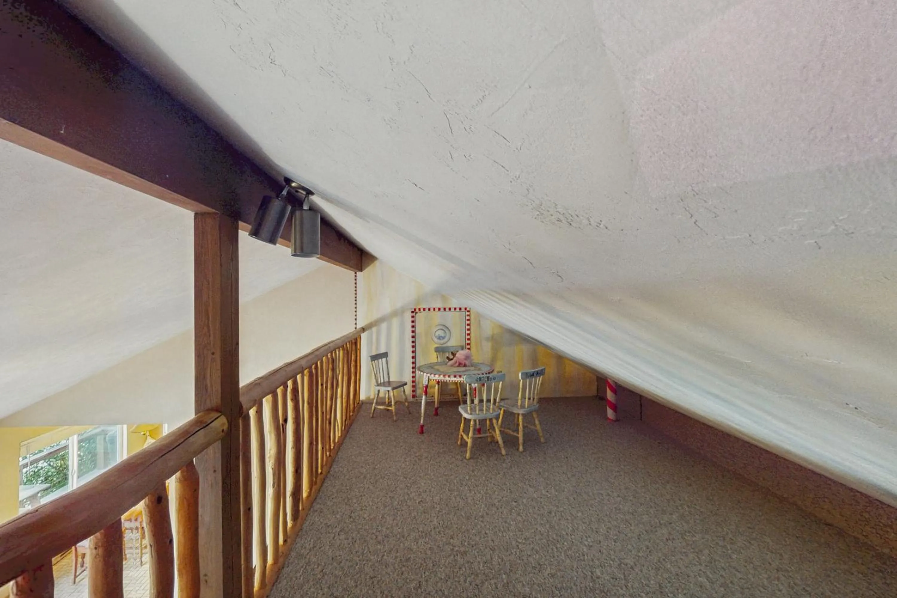 Rustic Retreat on Mercer Lake