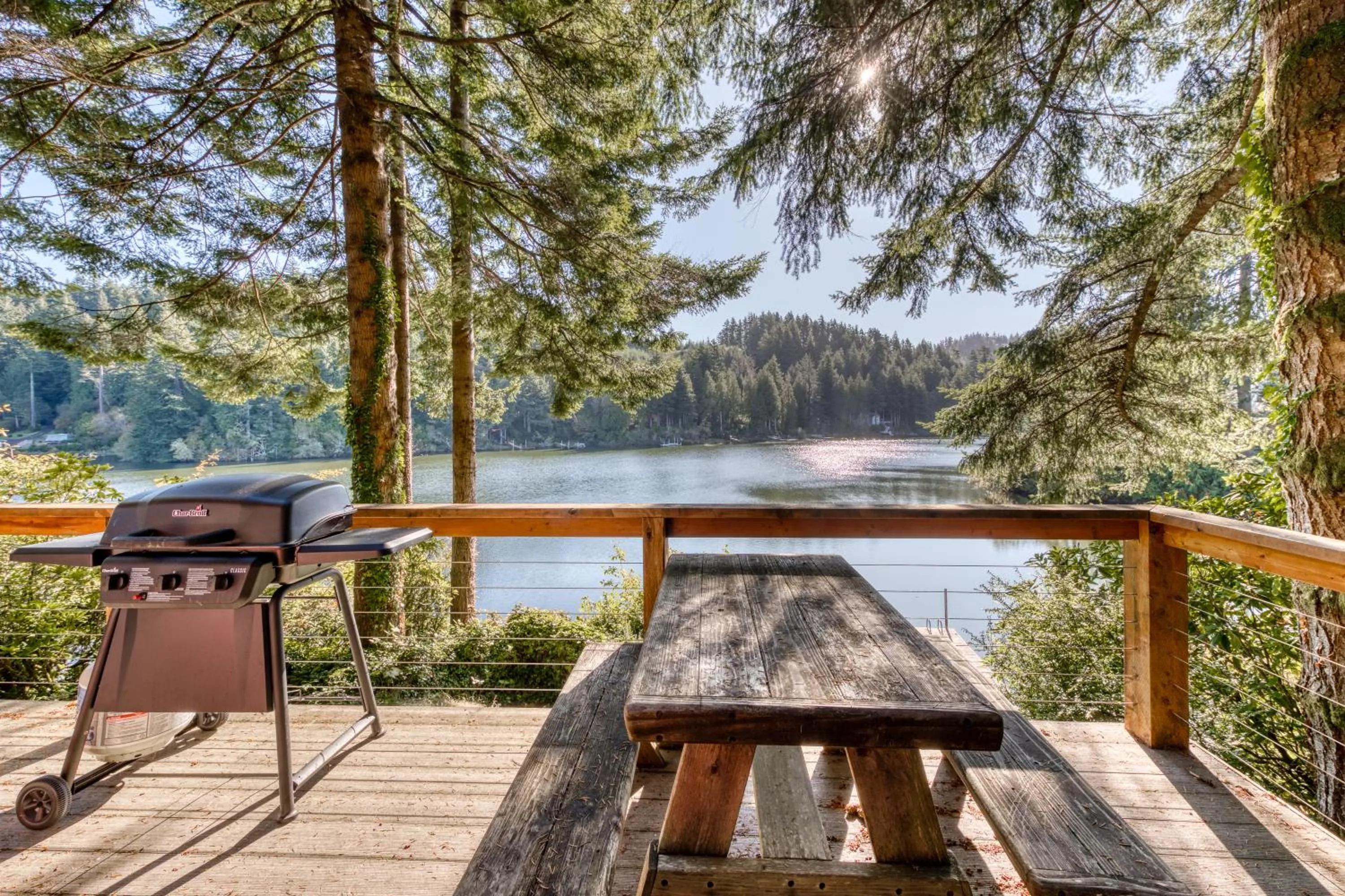 Rustic Retreat on Mercer Lake