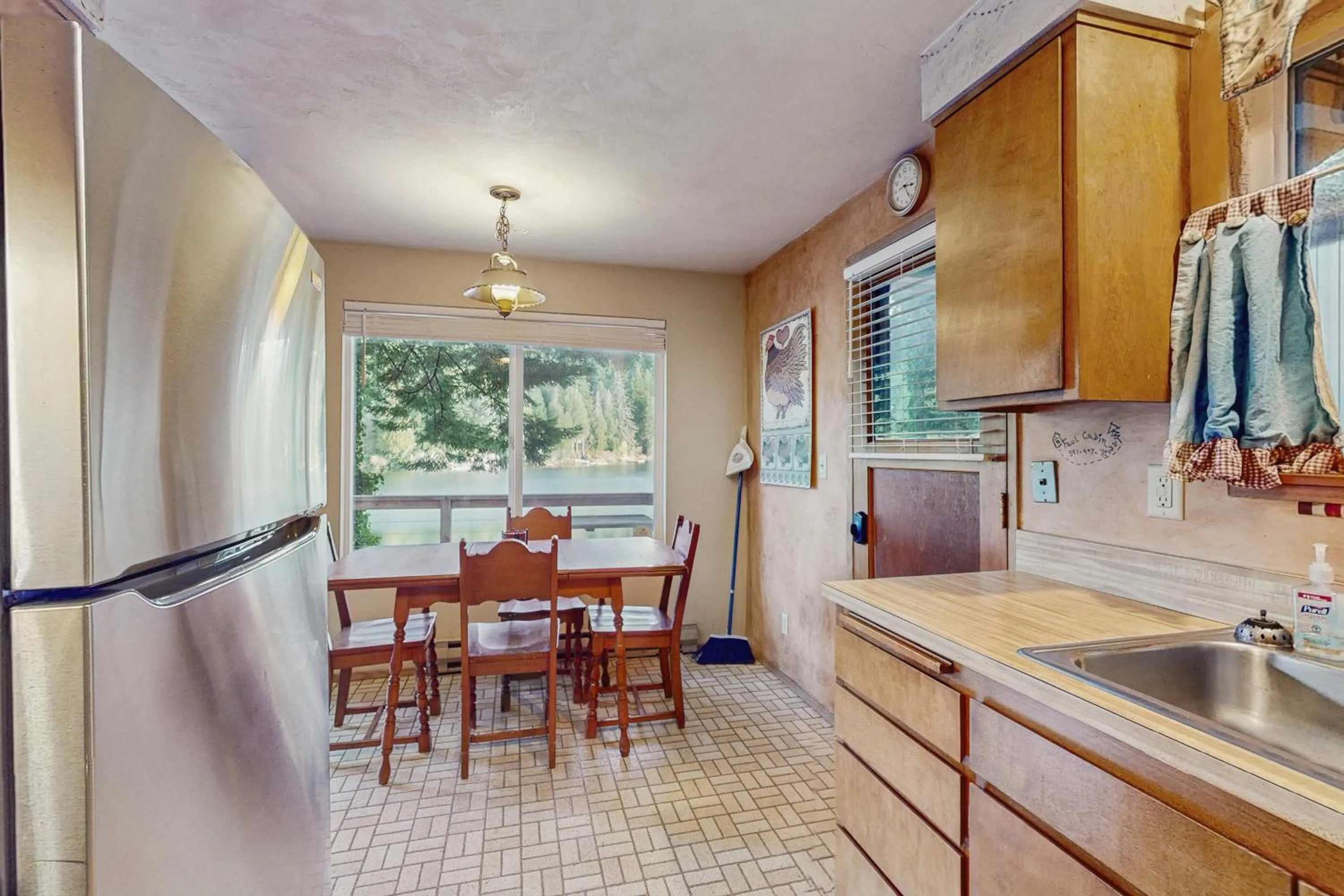 Rustic Retreat on Mercer Lake