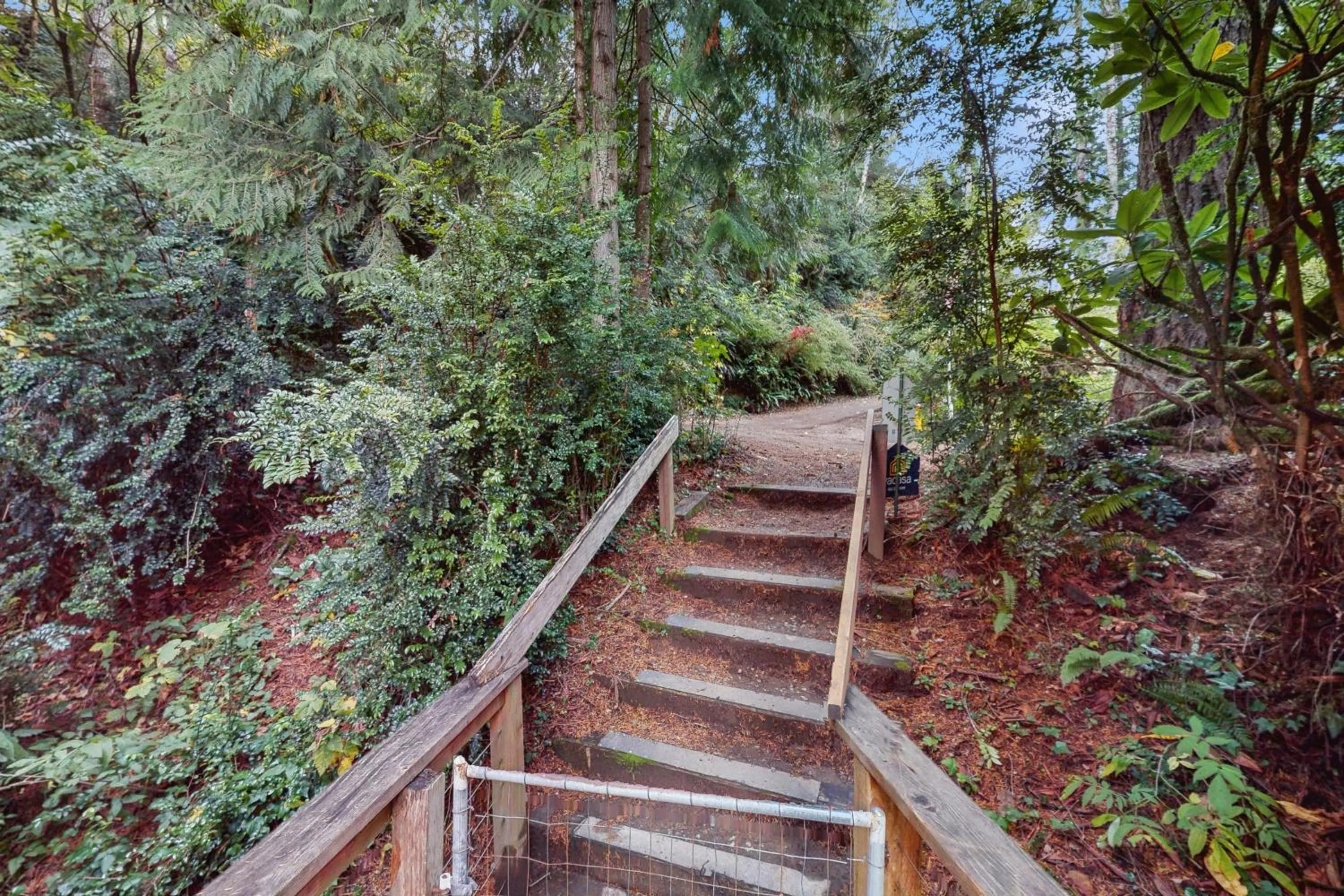 Rustic Retreat on Mercer Lake