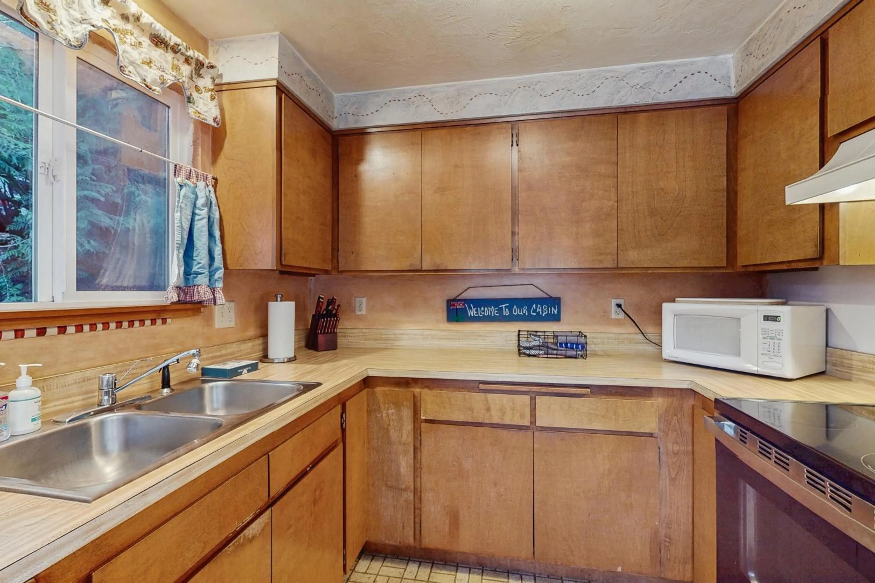 Rustic Retreat on Mercer Lake