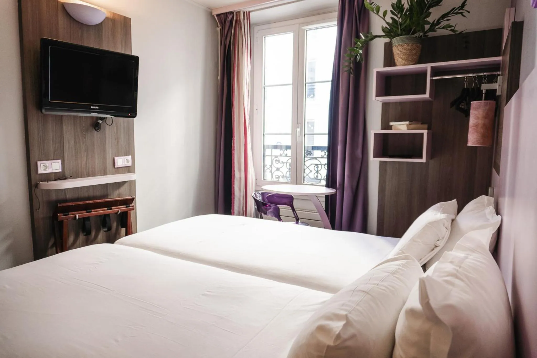 Photo of the whole room, Bed in Comfort Hotel Nation Père Lachaise