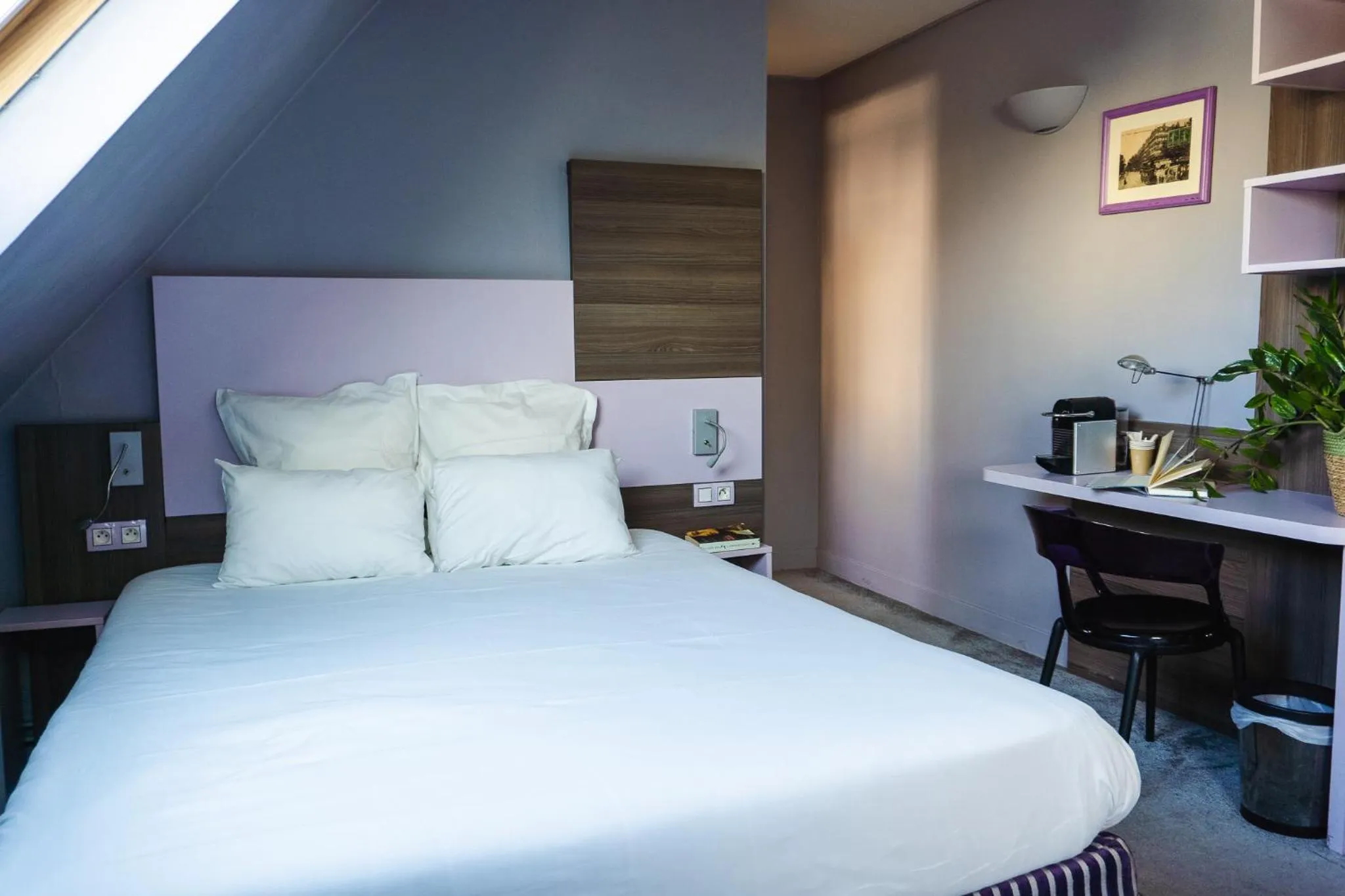 Photo of the whole room, Bed in Comfort Hotel Nation Père Lachaise