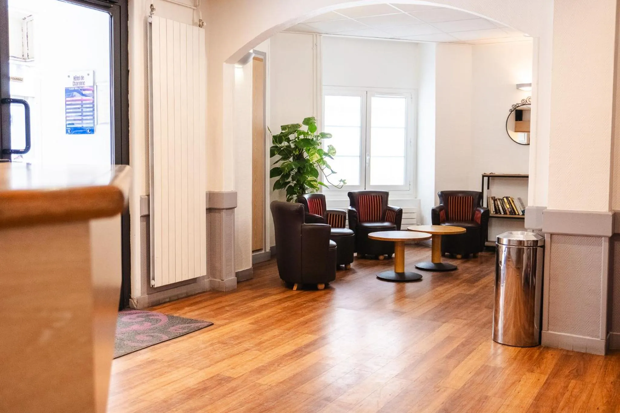 Lobby or reception in Comfort Hotel Nation Père Lachaise