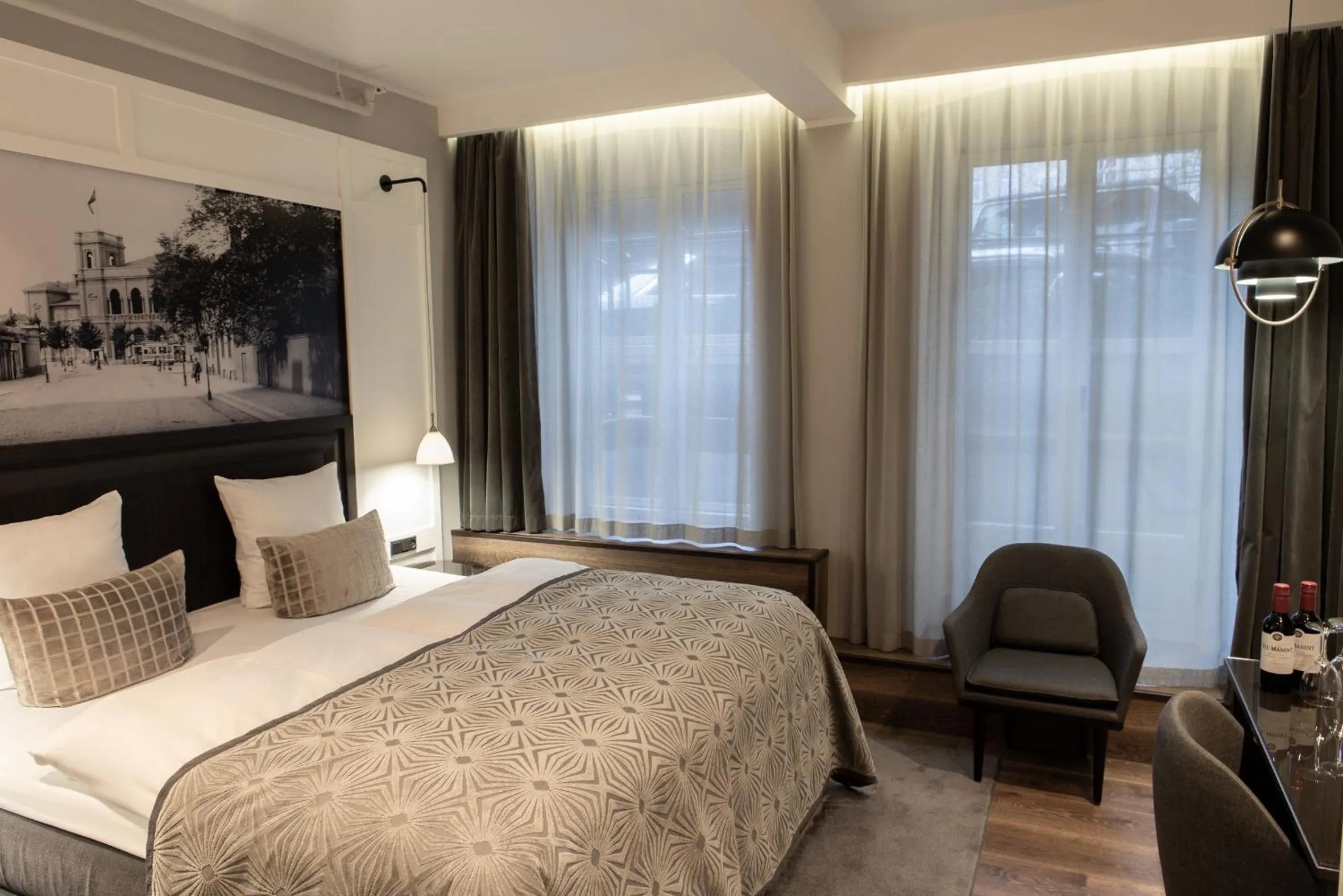 Photo of the whole room, Bed in Ascot Hotel