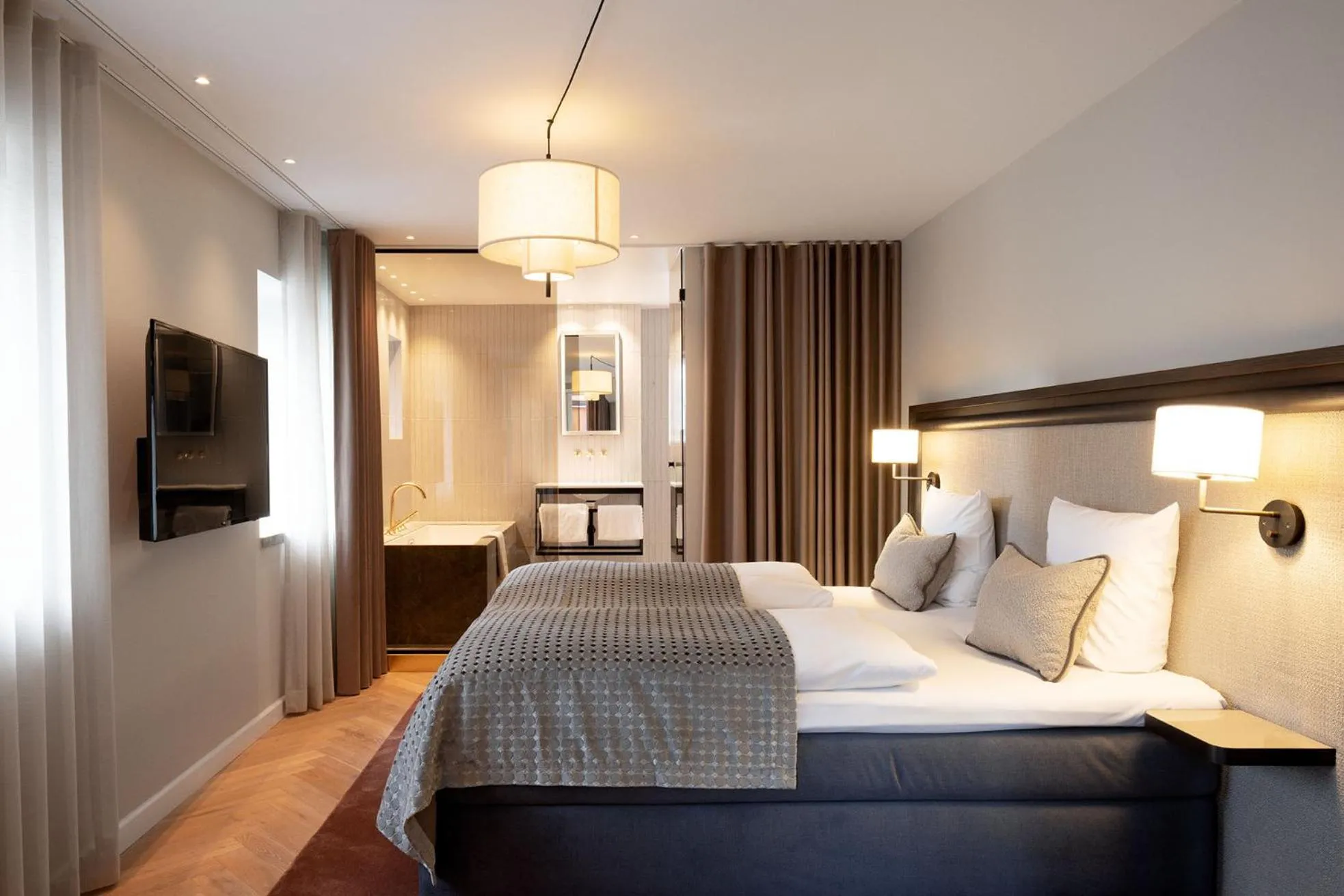 Bedroom, Bed in Ascot Hotel