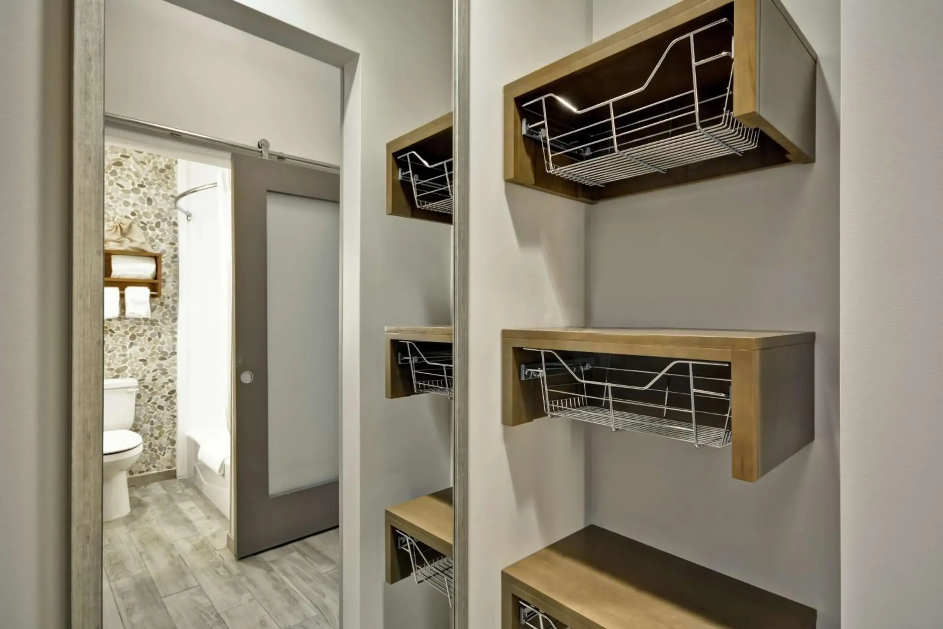 Premium King Room in Hilton Garden Inn By Hilton Phoenix/Tempe Asu Area, Az Premium King Room in Hilton Garden Inn By Hilton Phoenix/Tempe Asu Area, Az