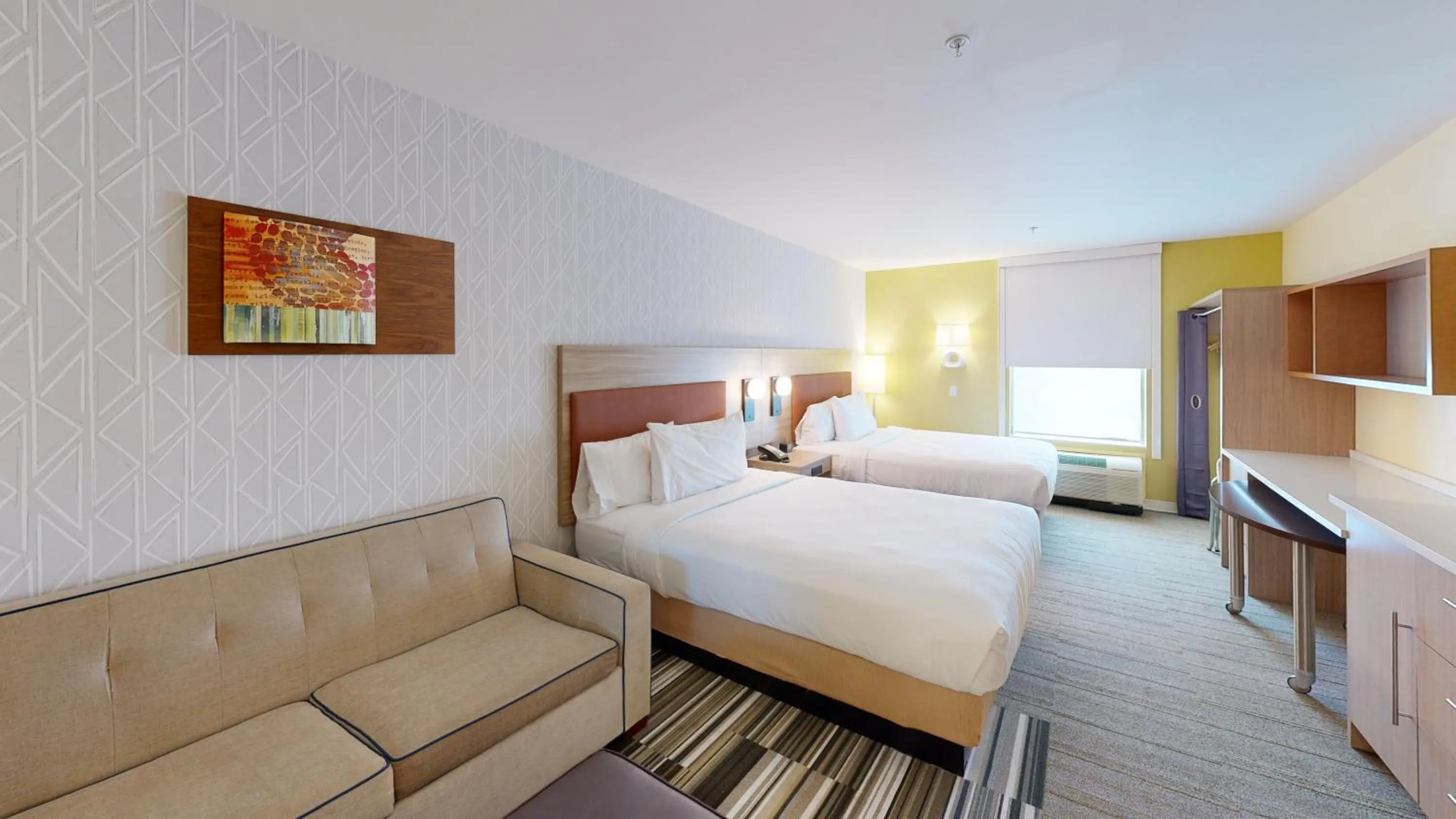 Bed in Hilton Garden Inn Phoenix-Tempe University Research Park, Az