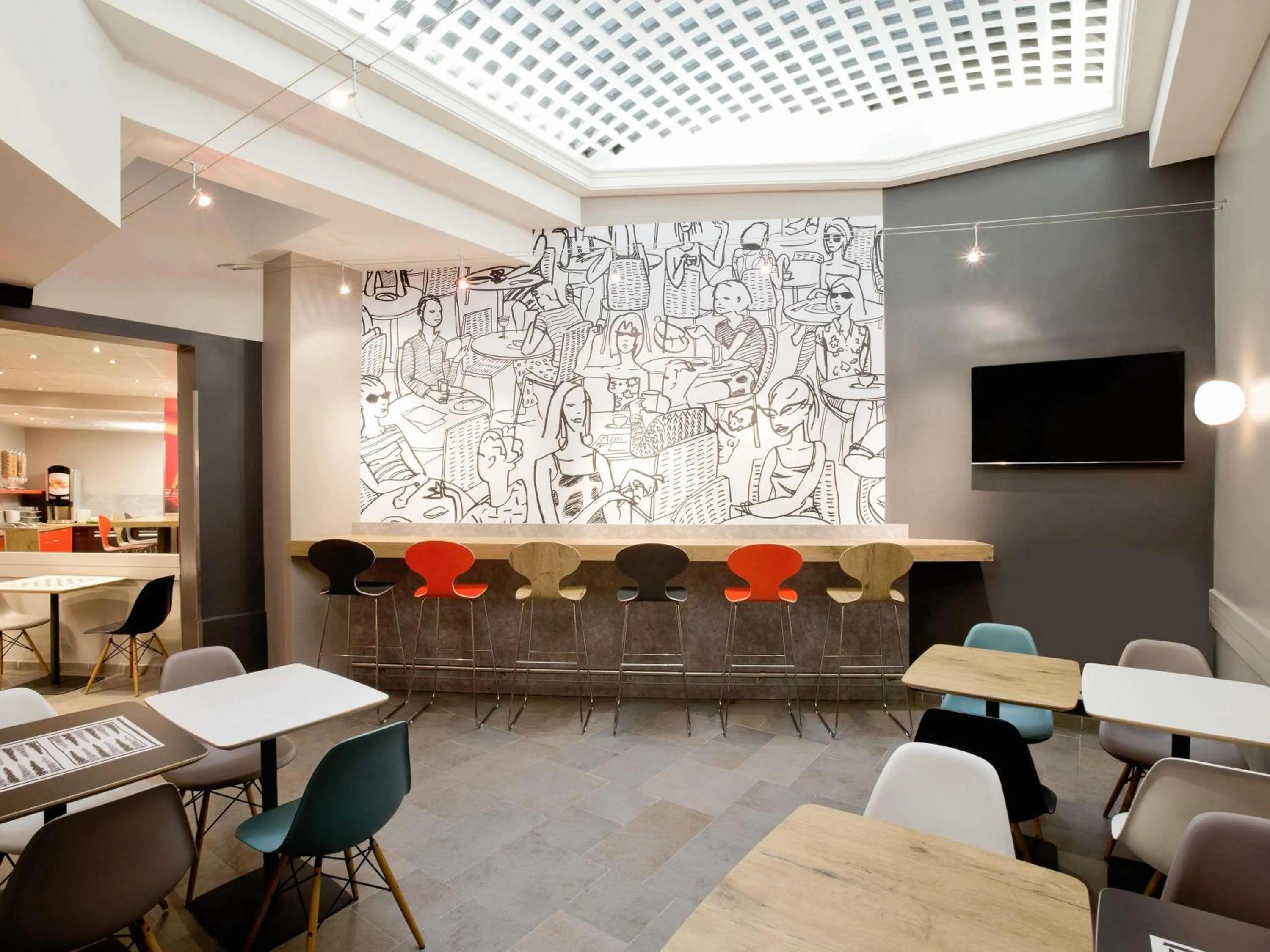 Property building in ibis Paris Gare du Nord TGV