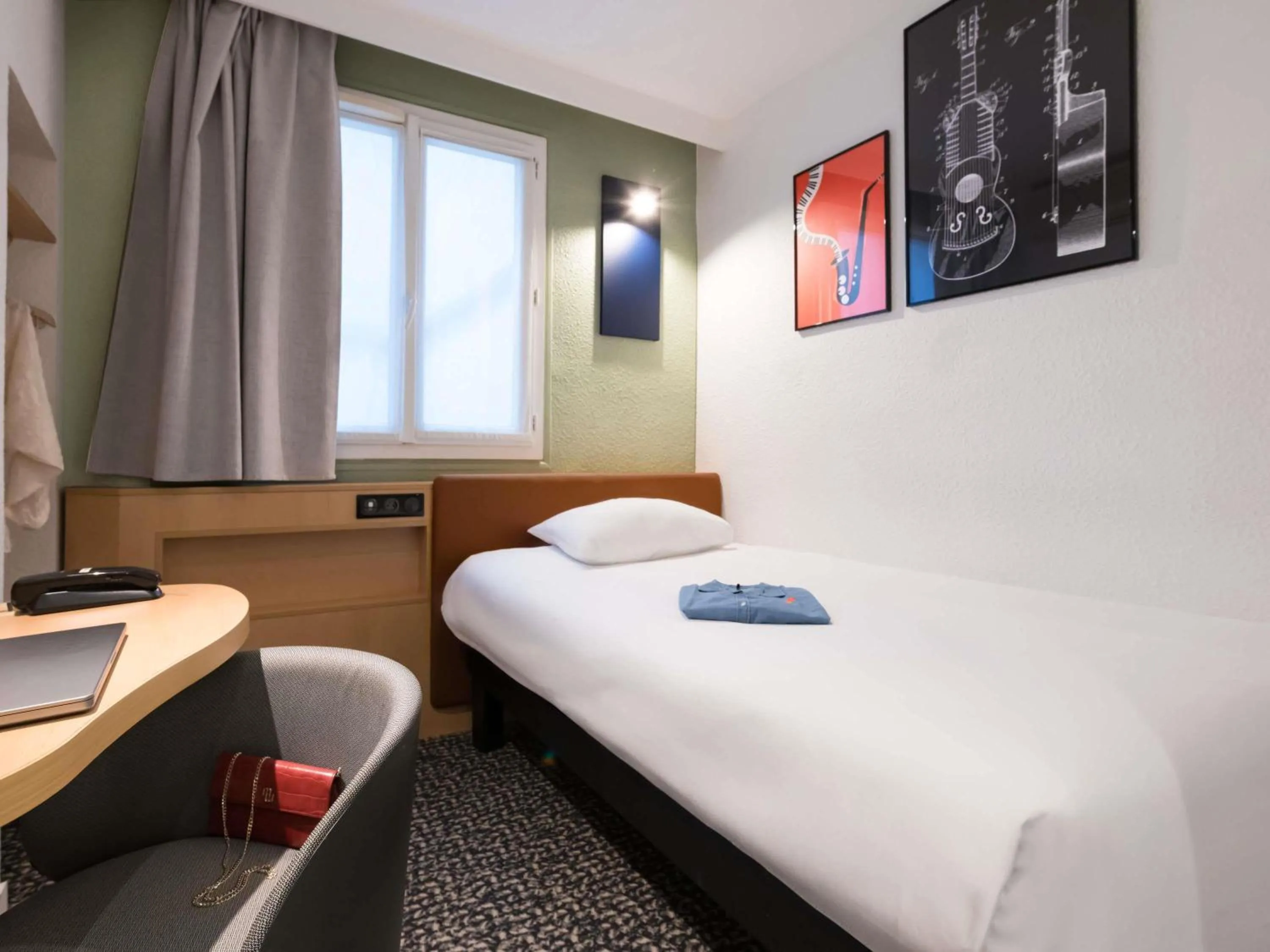 Bedroom, Bed in ibis Paris Gare du Nord TGV