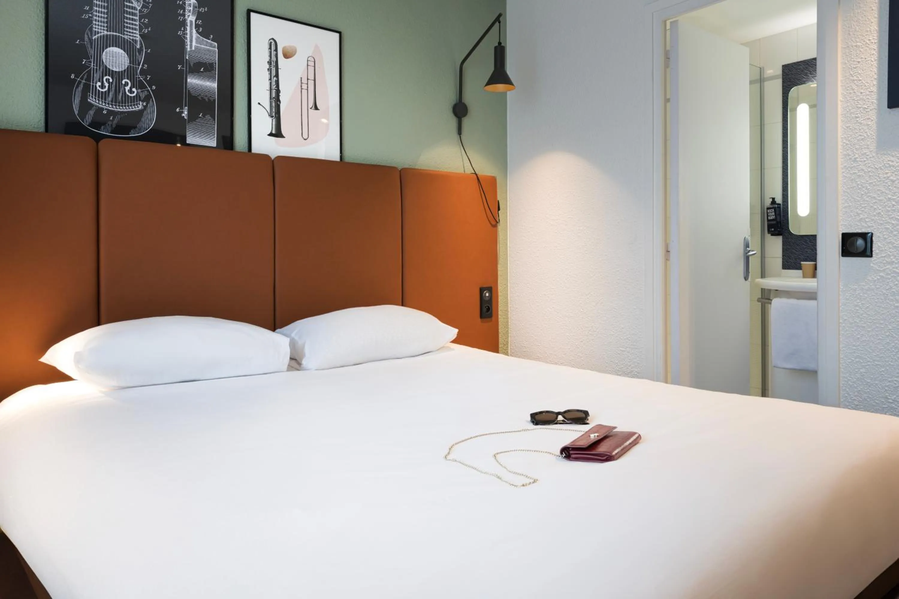 Bed in ibis Paris Gare du Nord TGV