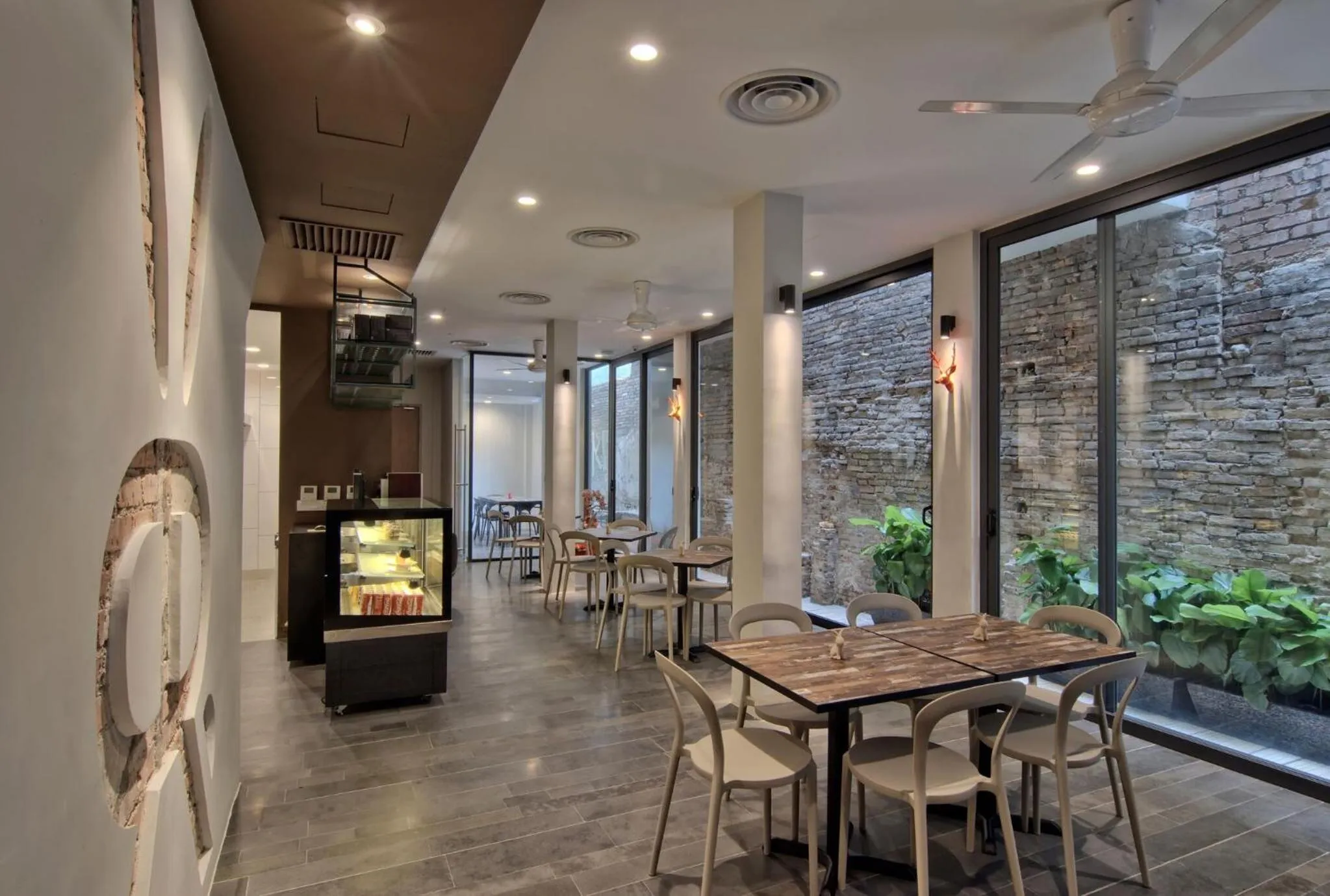 Restaurant/places to eat in Timez Hotel Melaka