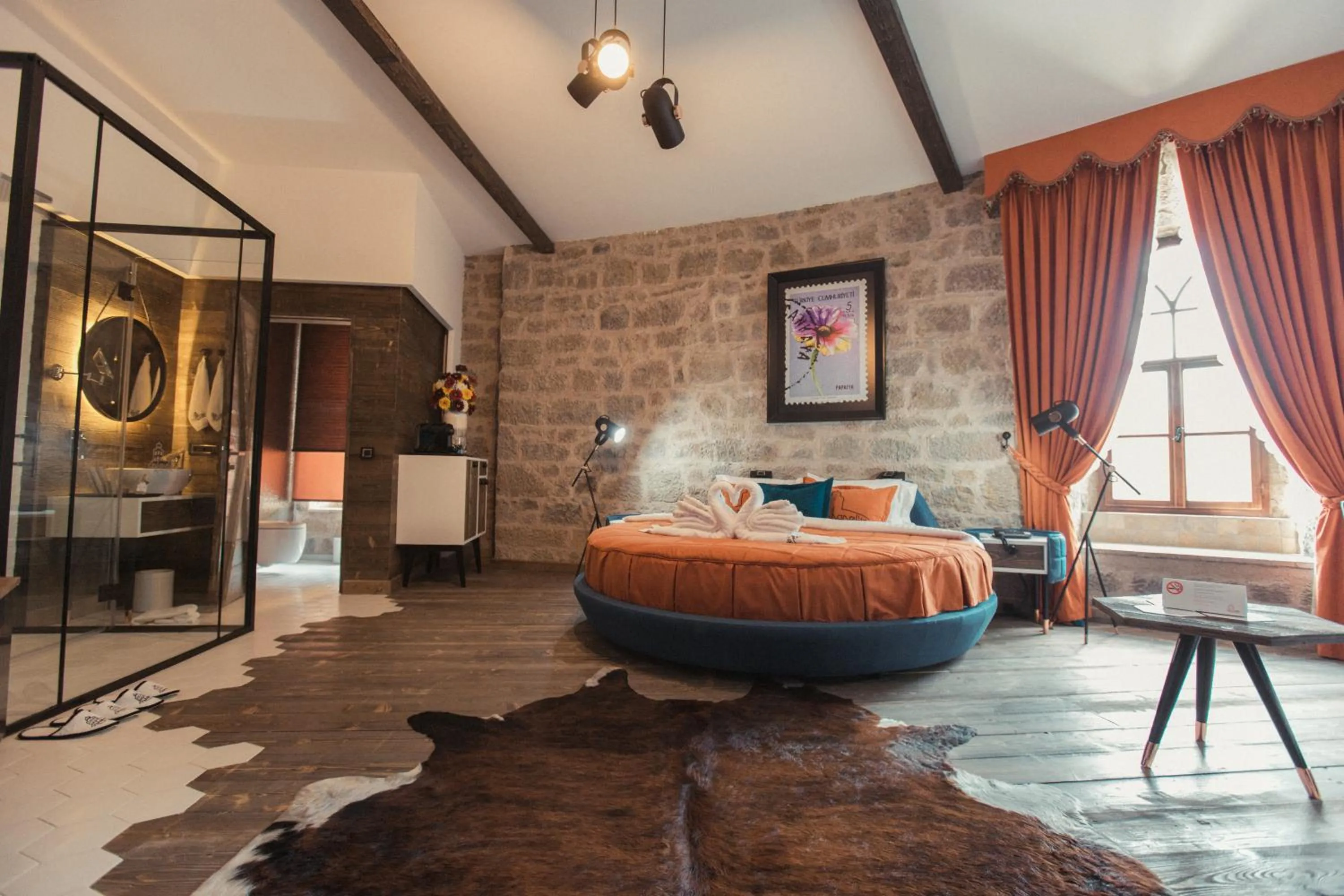 Photo of the whole room, Bed in Cephanelik Butik Hotel