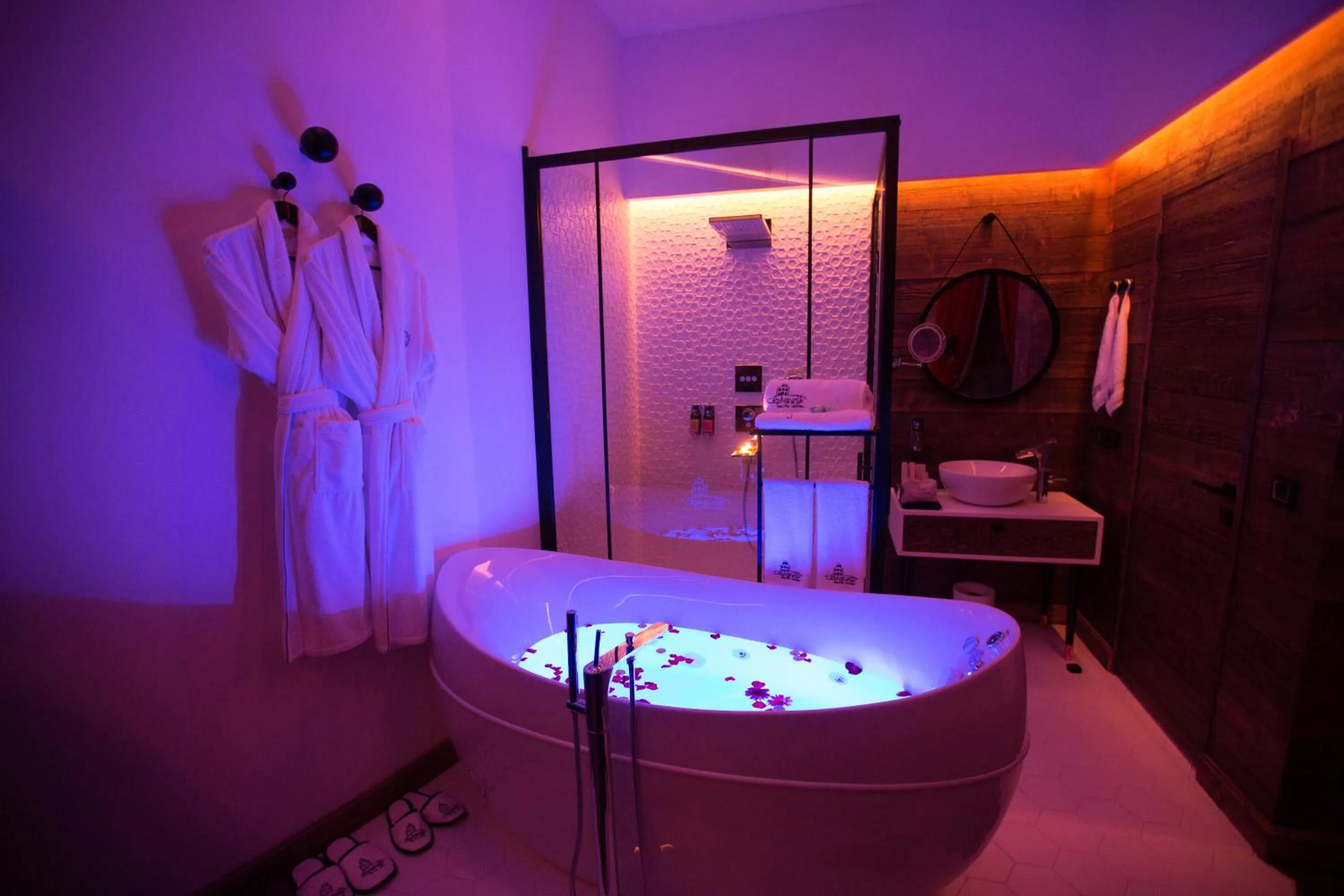 Shower in Cephanelik Butik Hotel