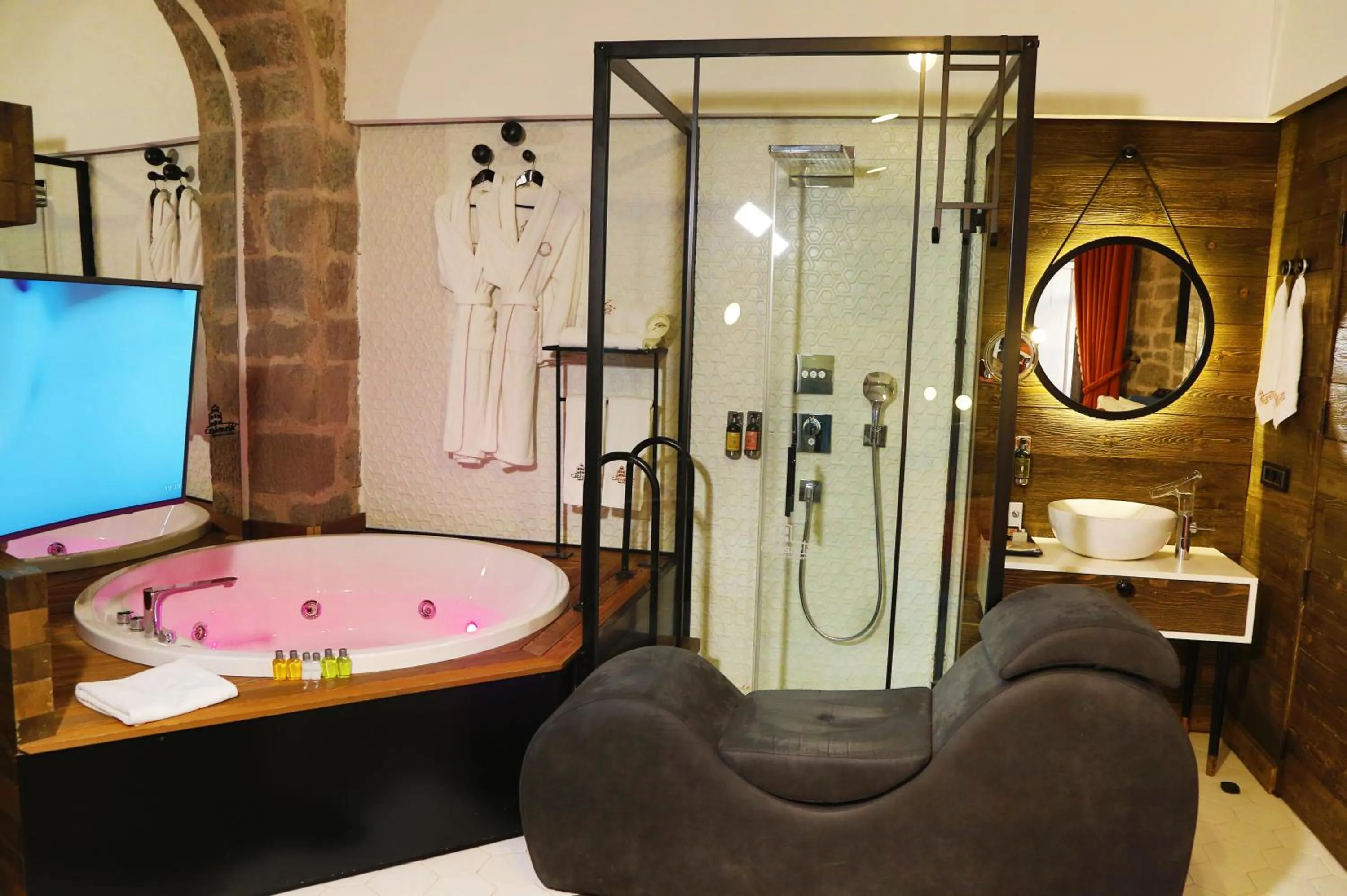 Shower in Cephanelik Butik Hotel