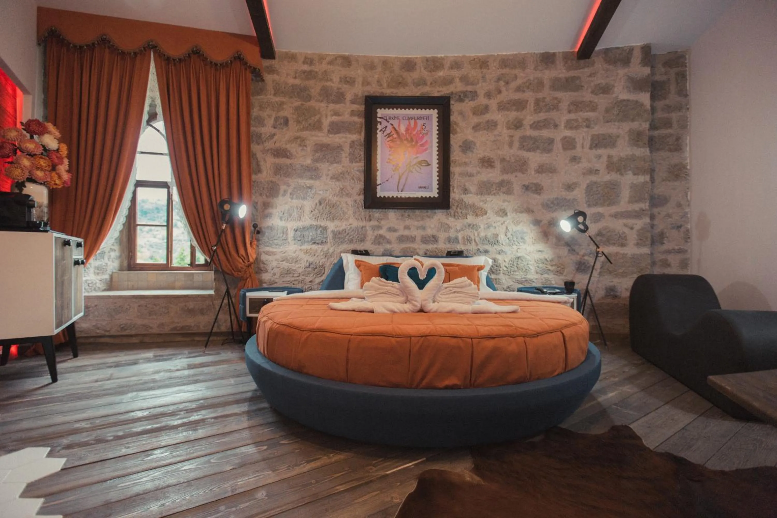 Photo of the whole room, Bed in Cephanelik Butik Hotel