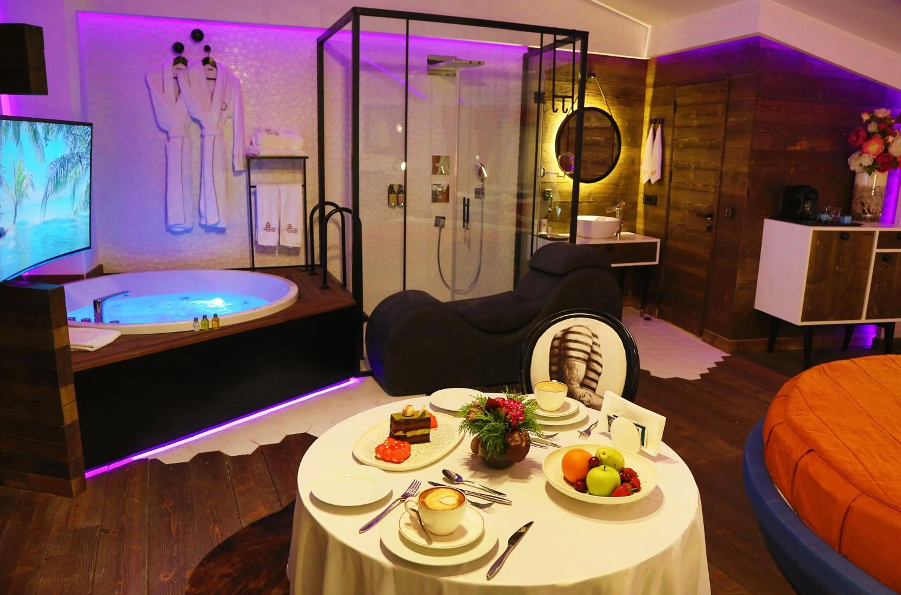 Shower, Bed in Cephanelik Butik Hotel