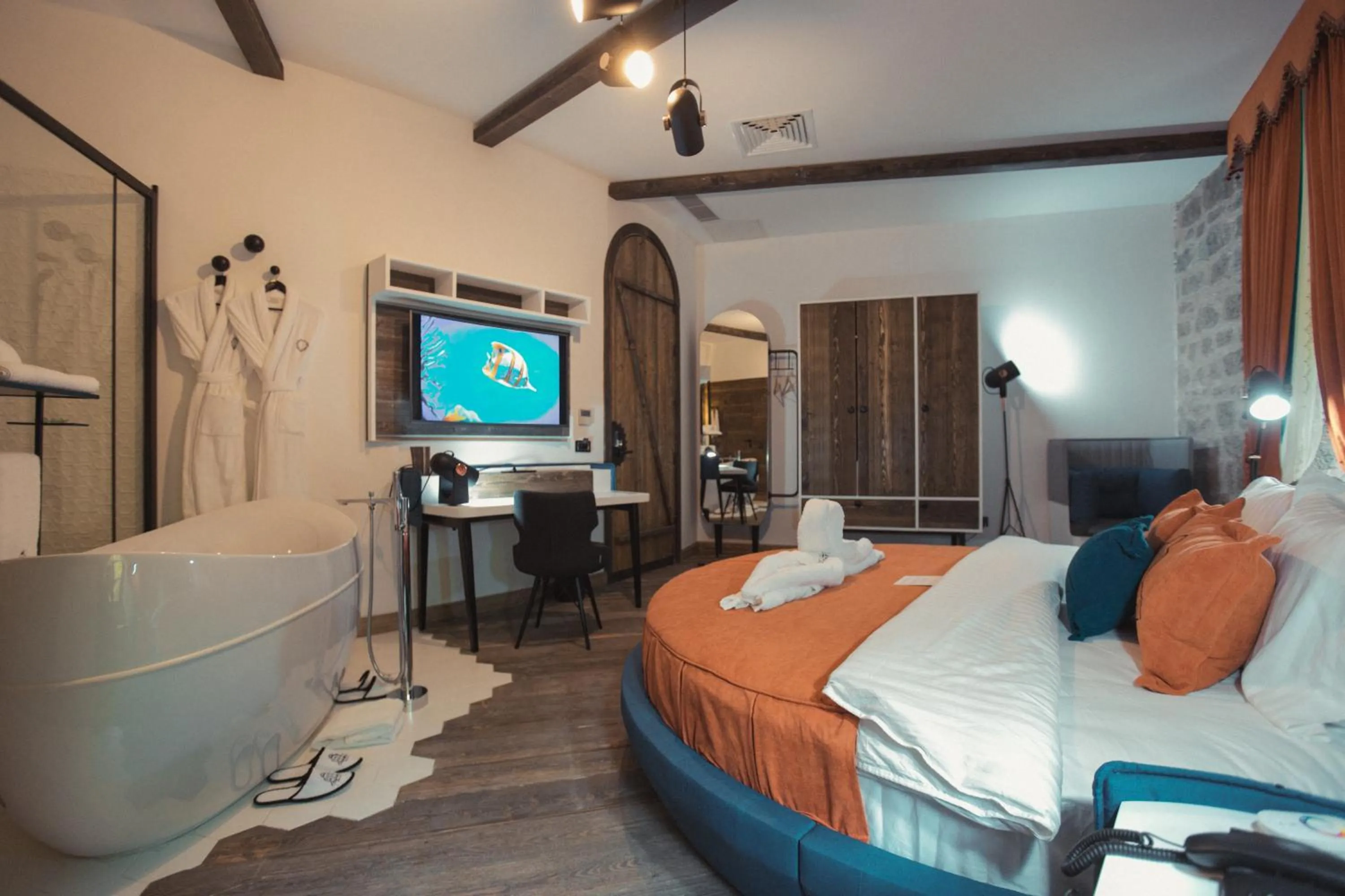 Photo of the whole room, Bed in Cephanelik Butik Hotel