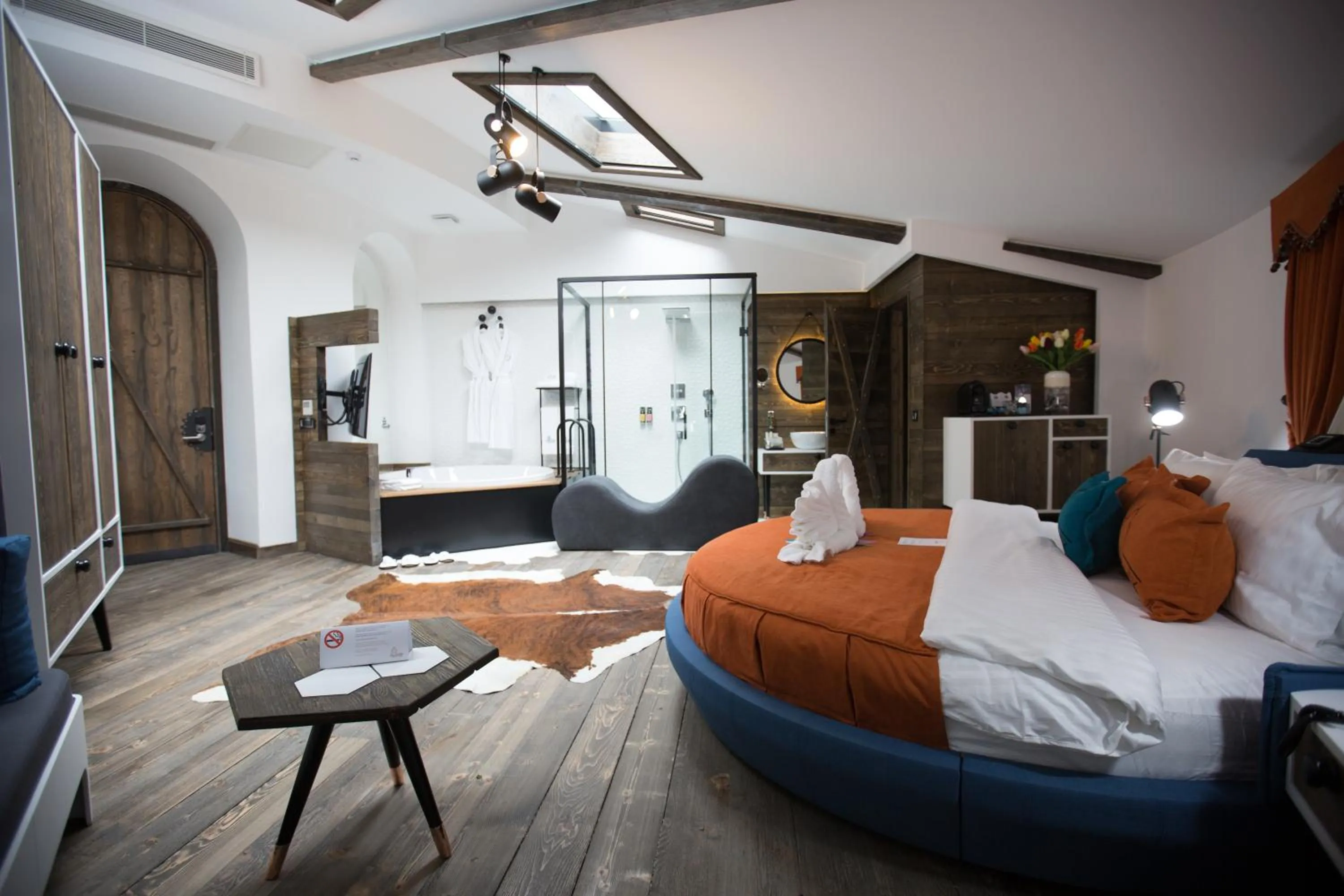 Photo of the whole room, Bed in Cephanelik Butik Hotel